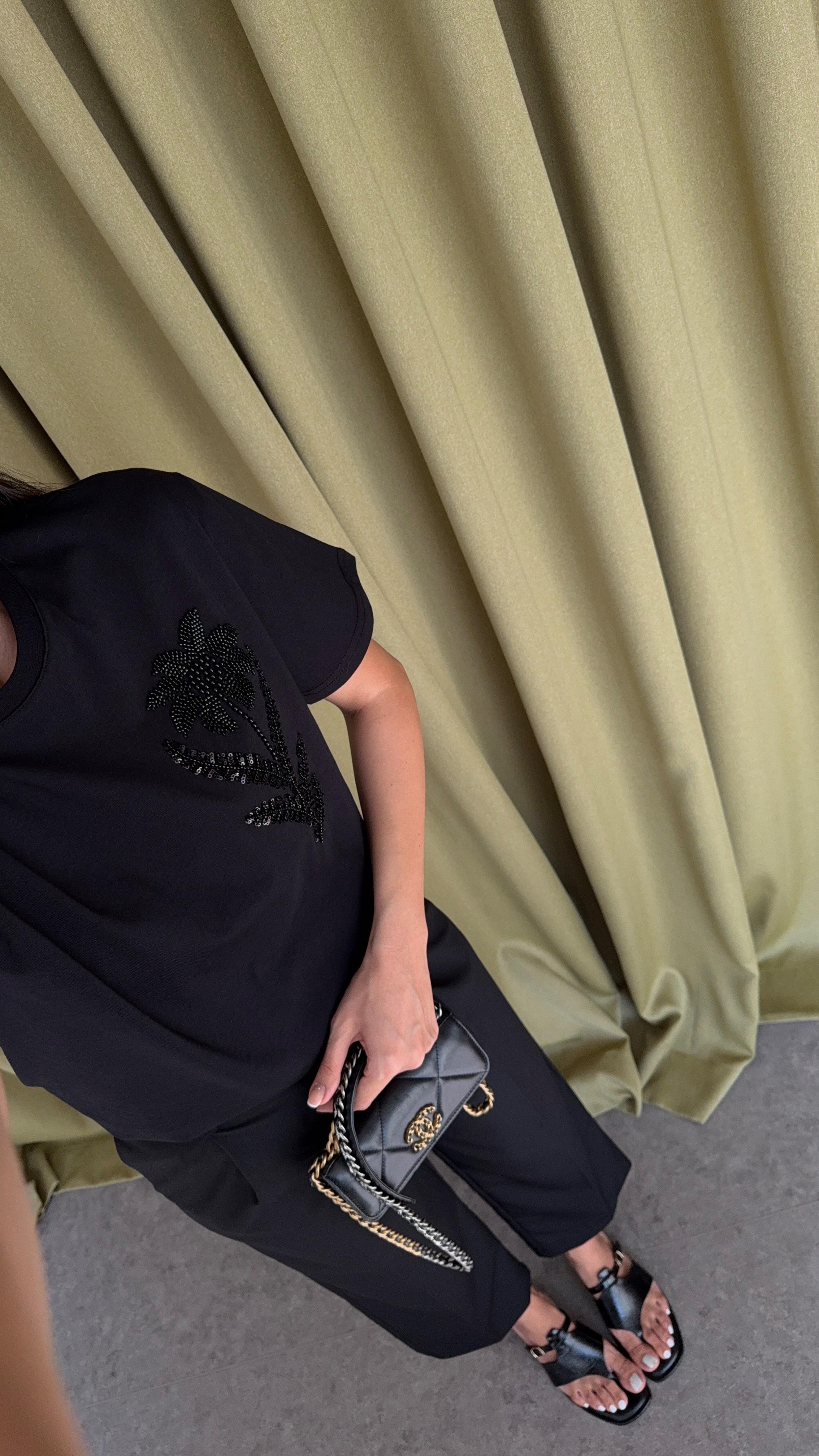 Pullu Boncuklu Siyah Tshirt