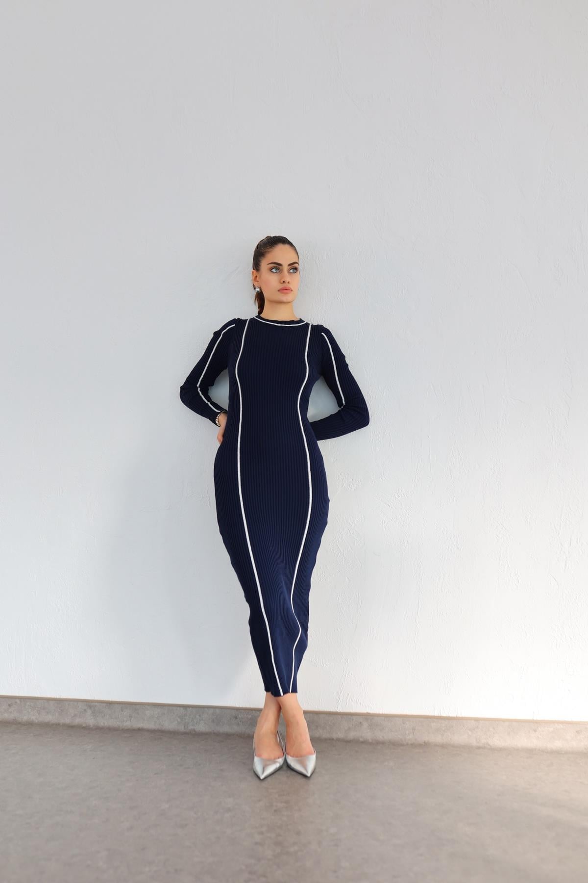 Şerit Detaylı Triko Elbise