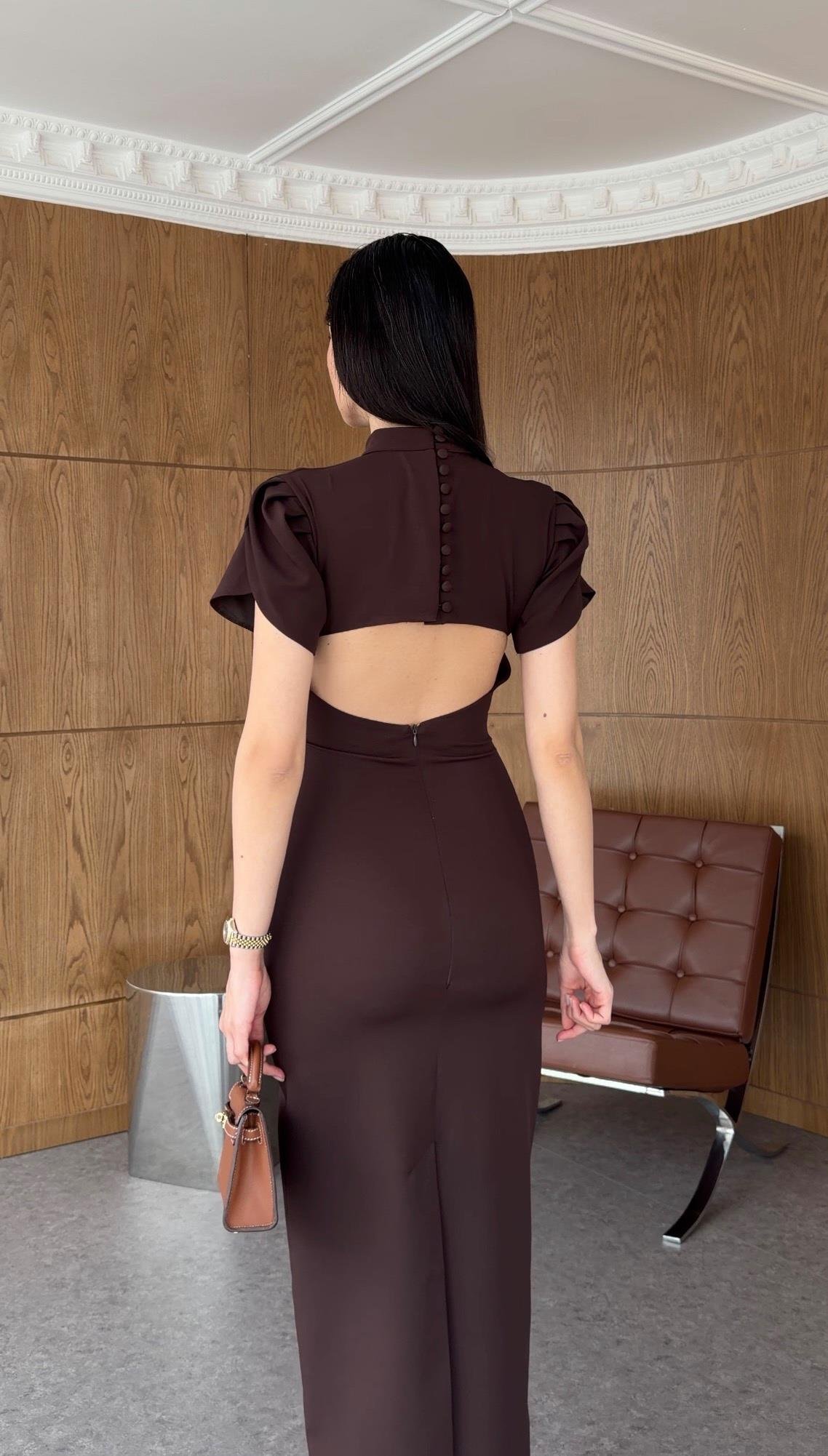 Sırt Dekolteli Kahverengi Elbise