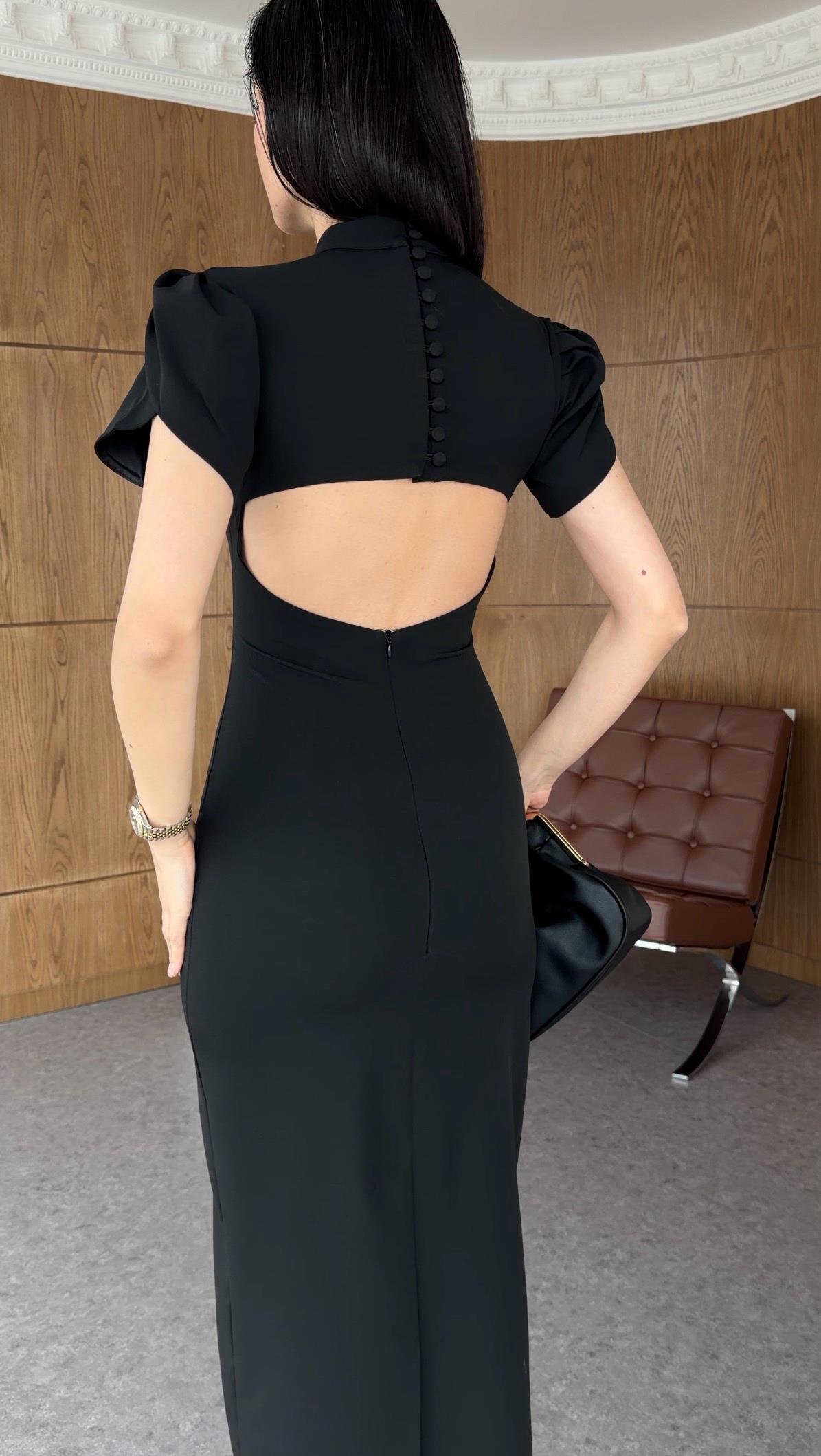 Sırt Dekolteli Siyah Elbise