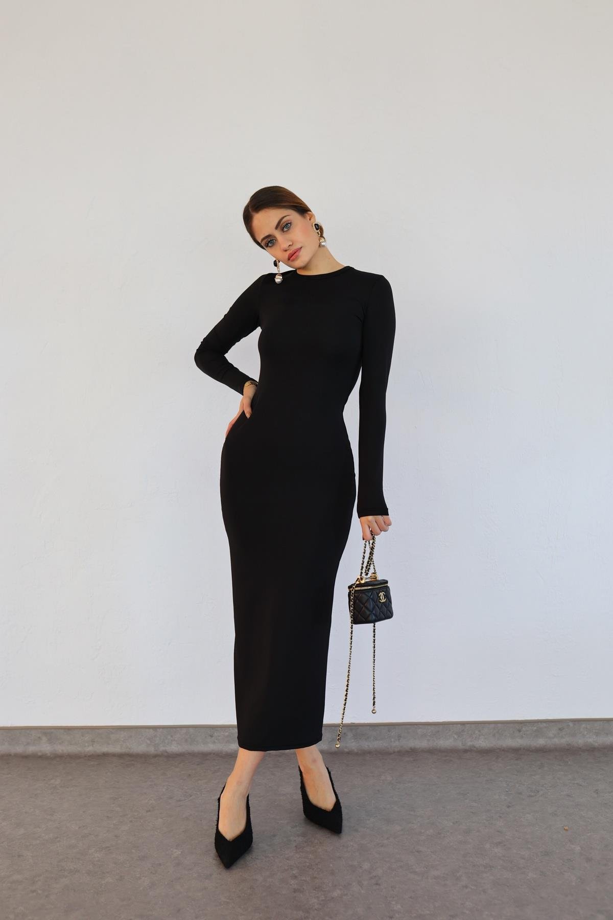 Sırt Detaylı Siyah Elbise