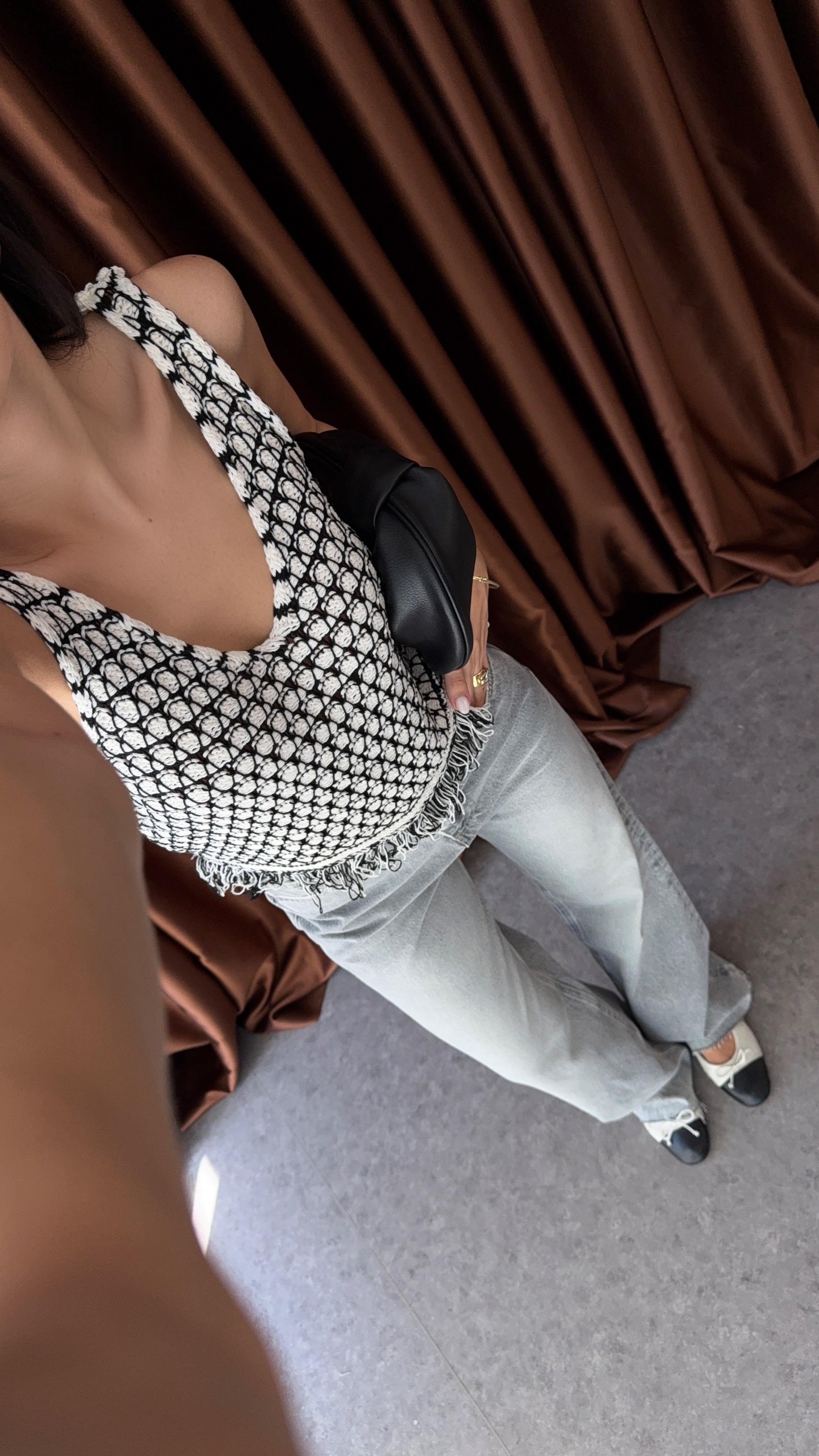 Siyah-Beyaz Örgü Desenli Triko