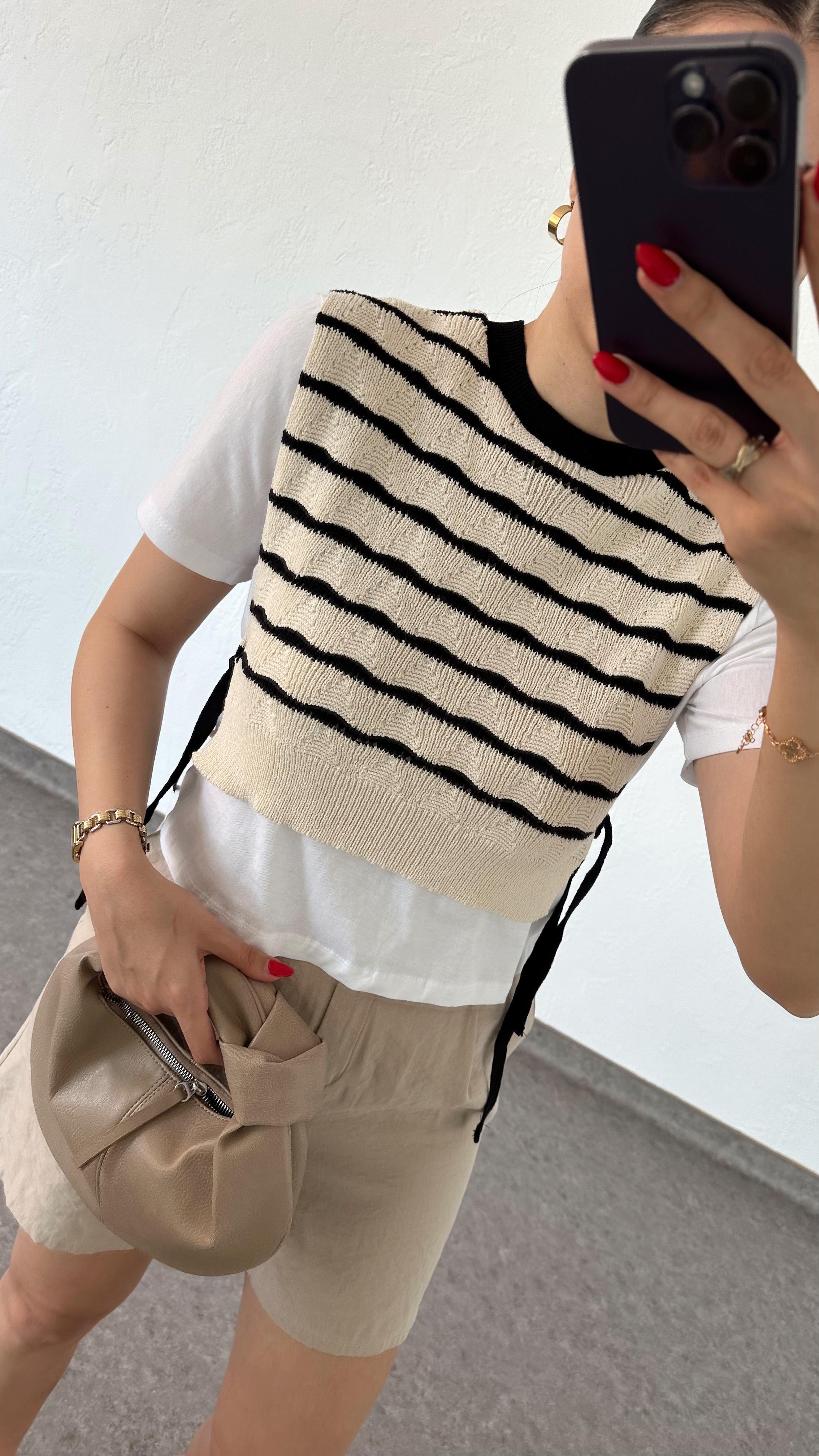 Siyah Çizgili Süveterli Tshirt