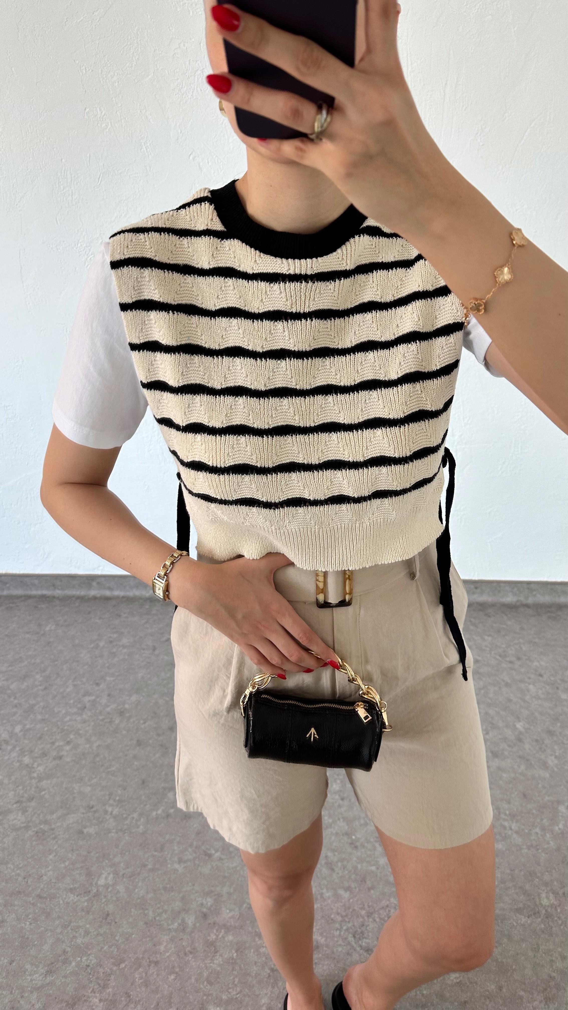 Siyah Çizgili Süveterli Tshirt