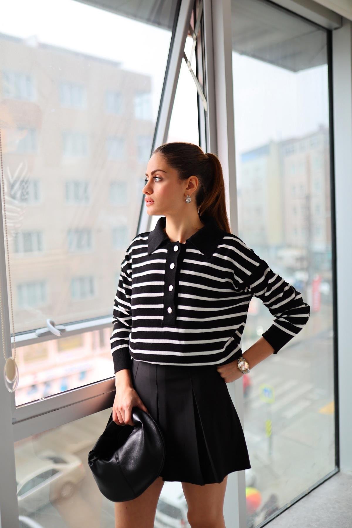 Siyah Çizgili Triko