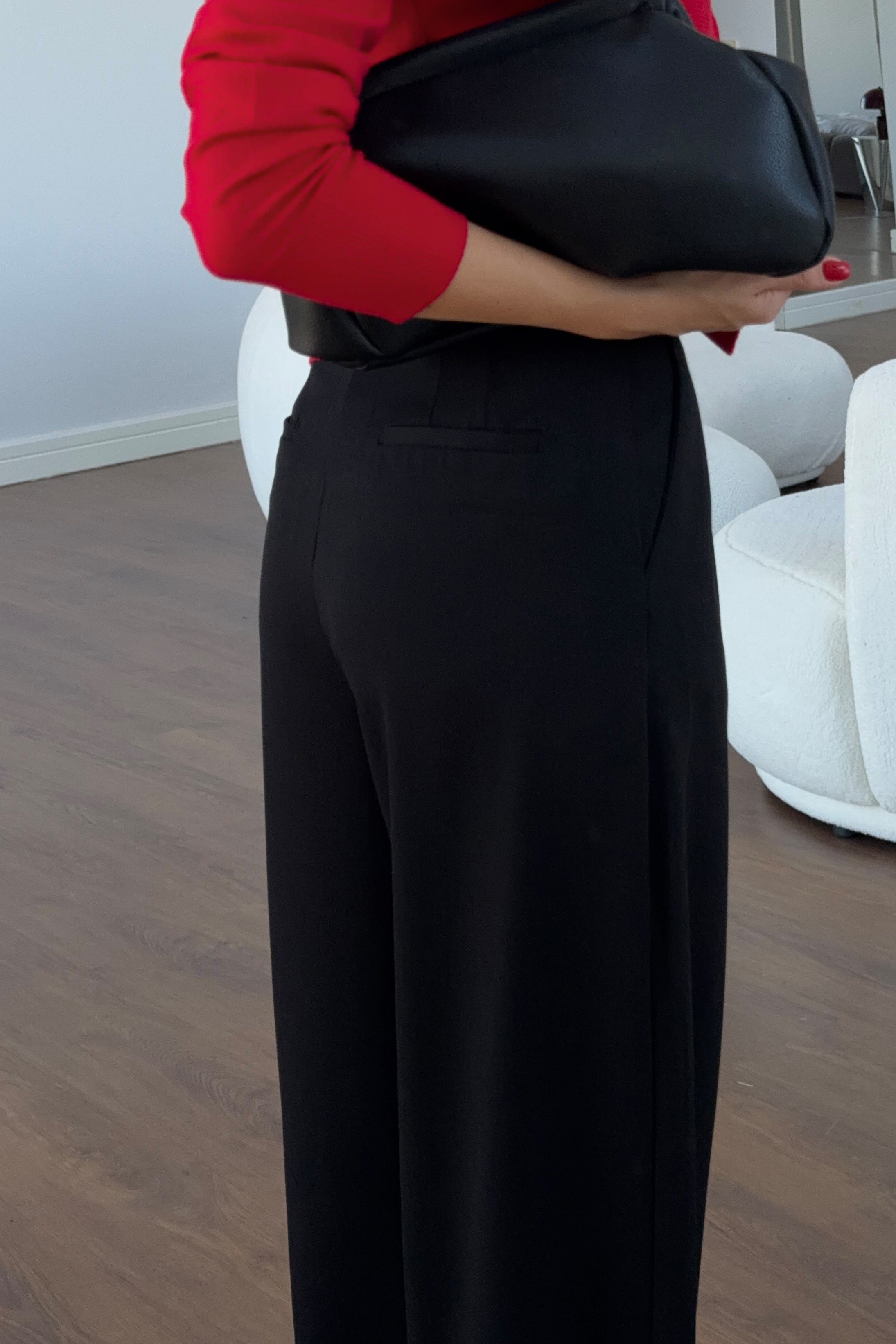 Siyah Pileli Geniş Paça Kumaş Pantolon
