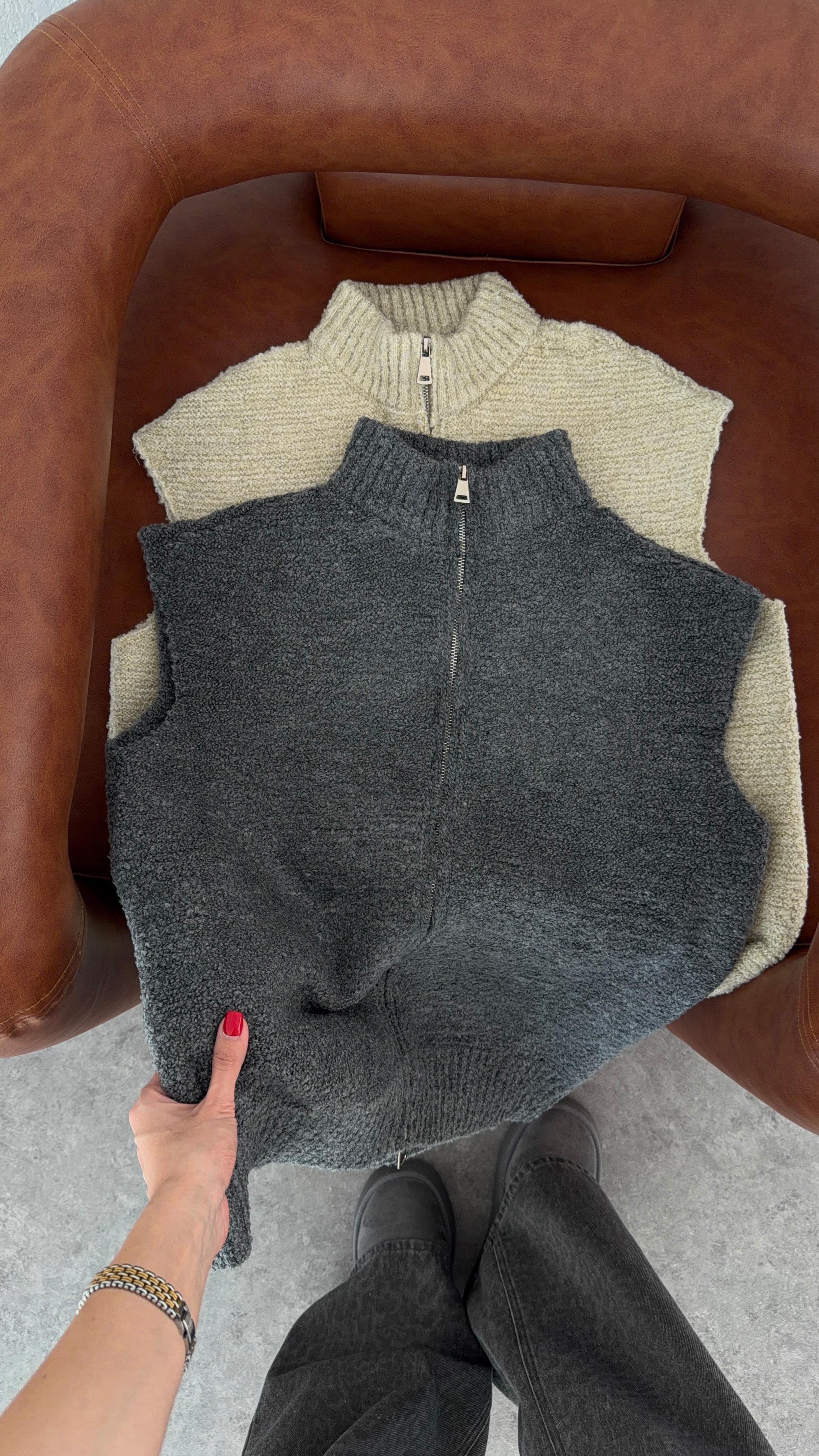 T Kol Çift Fermuarlı Krem Yelek