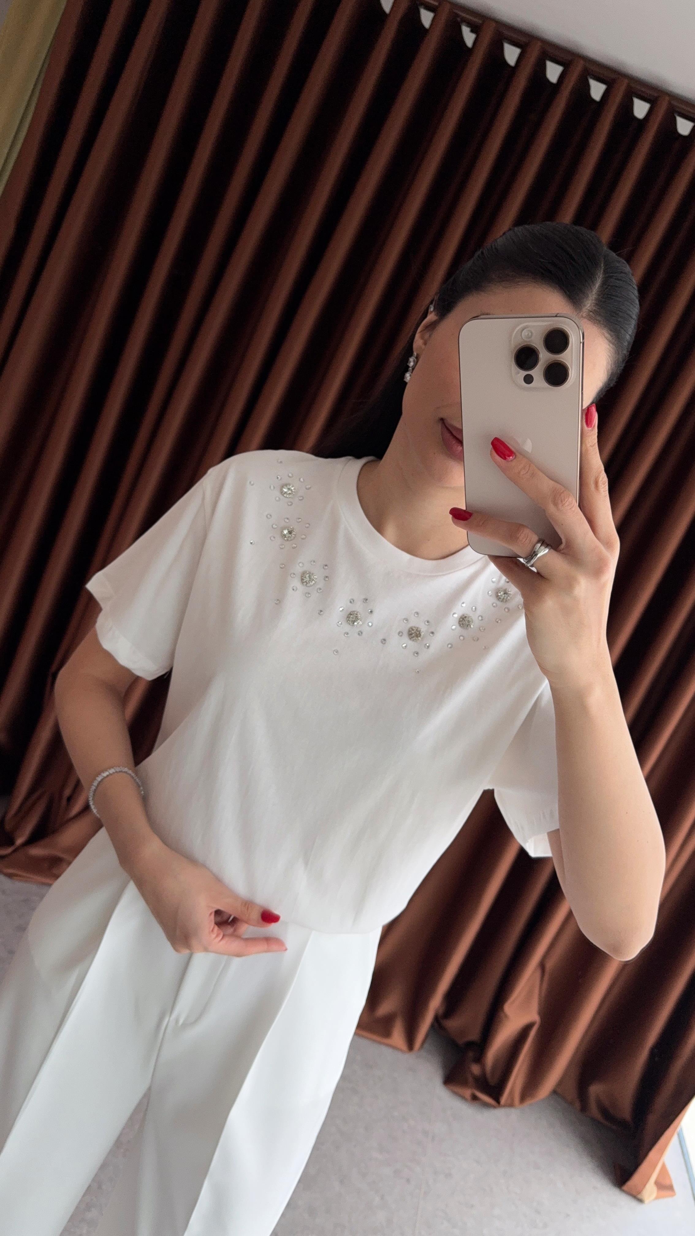 Taşlı Beyaz Tshirt