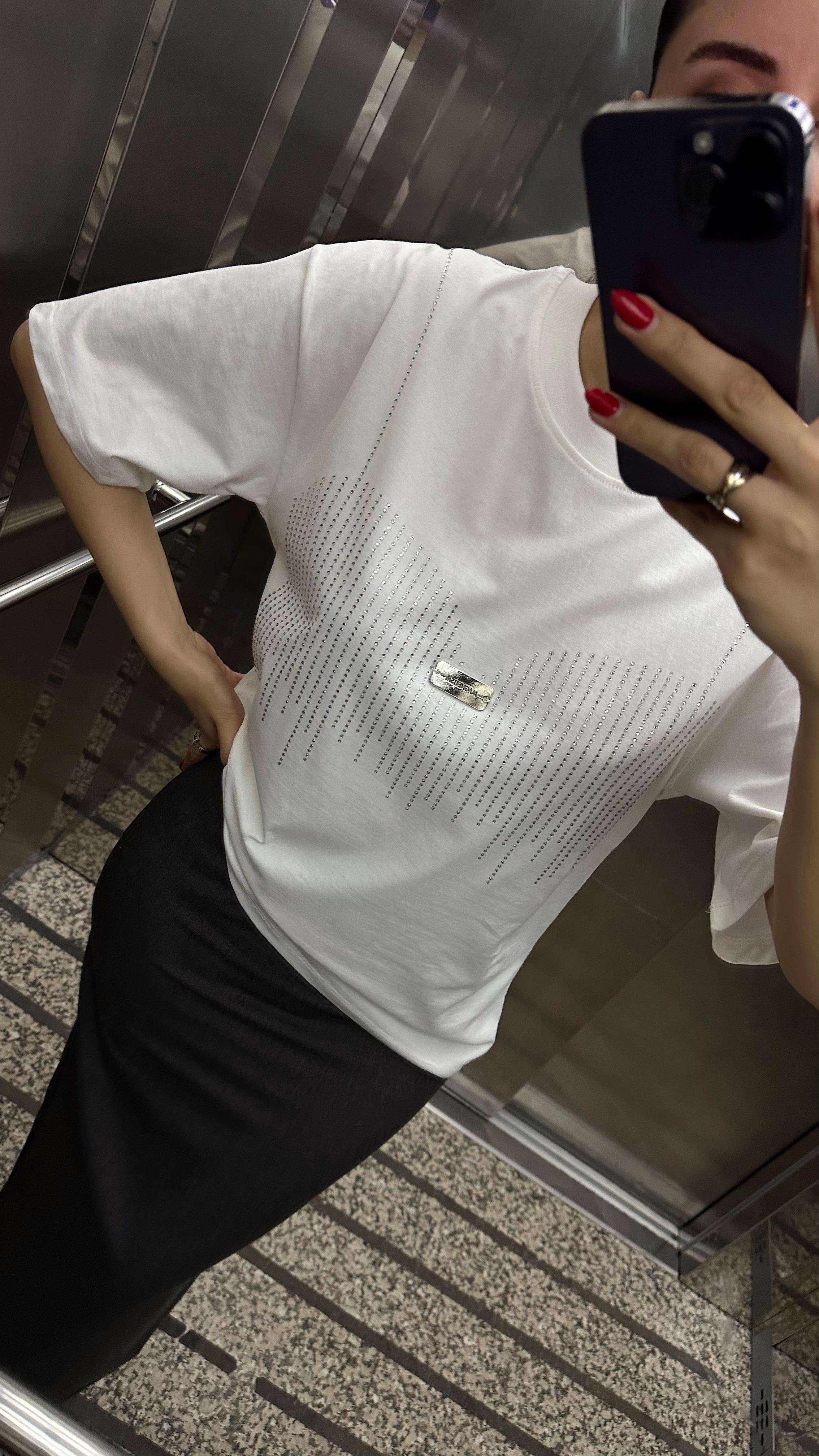 Taşlı Göğüs Detaylı Beyaz Tshirt