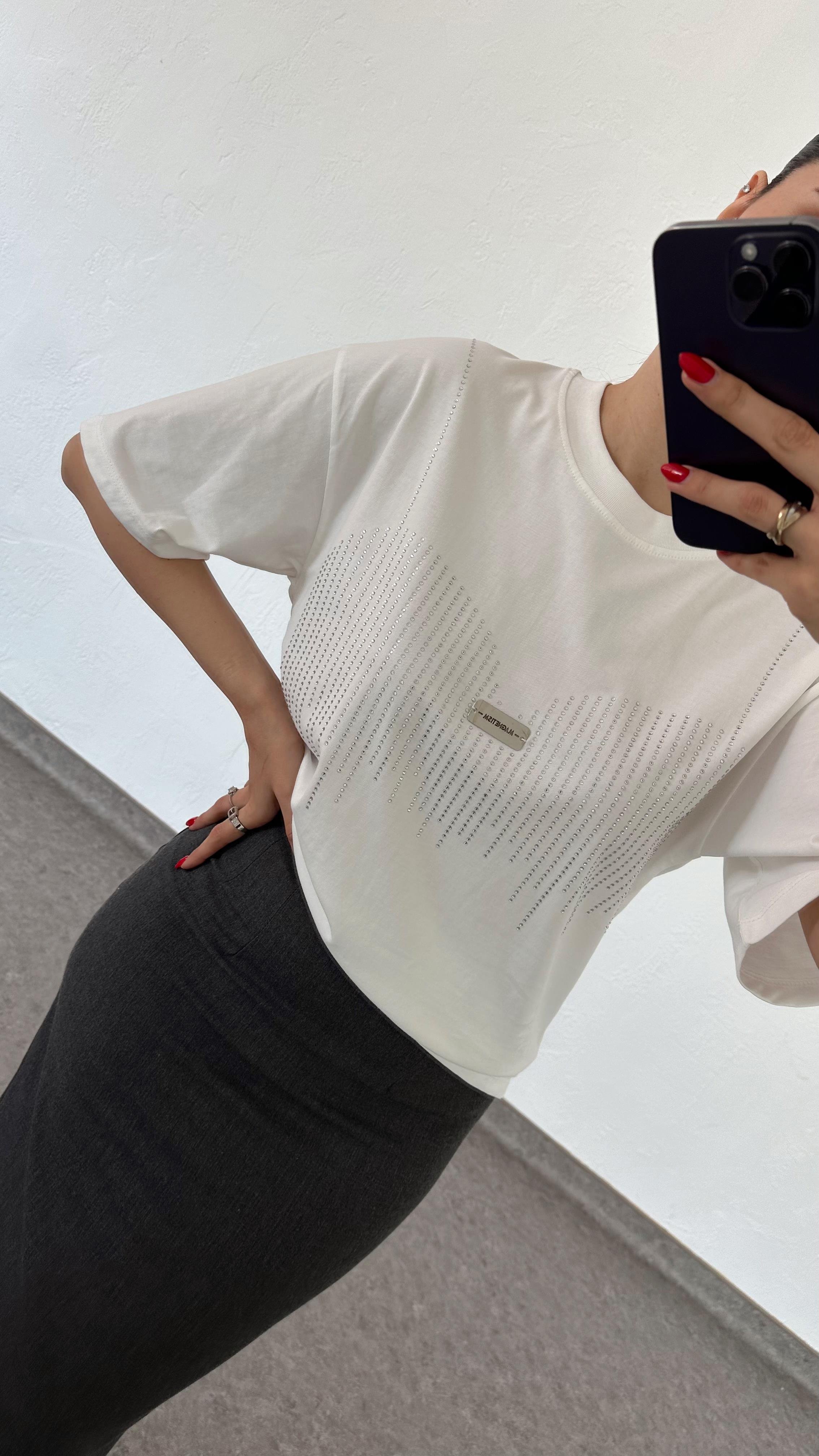 Taşlı Göğüs Detaylı Beyaz Tshirt