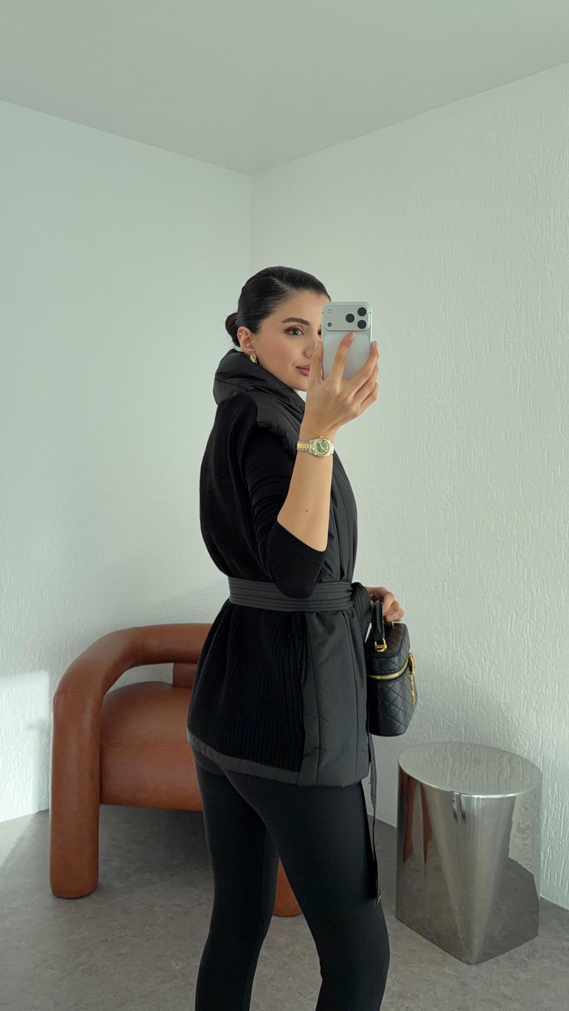 Triko Garnili Siyah Yelek