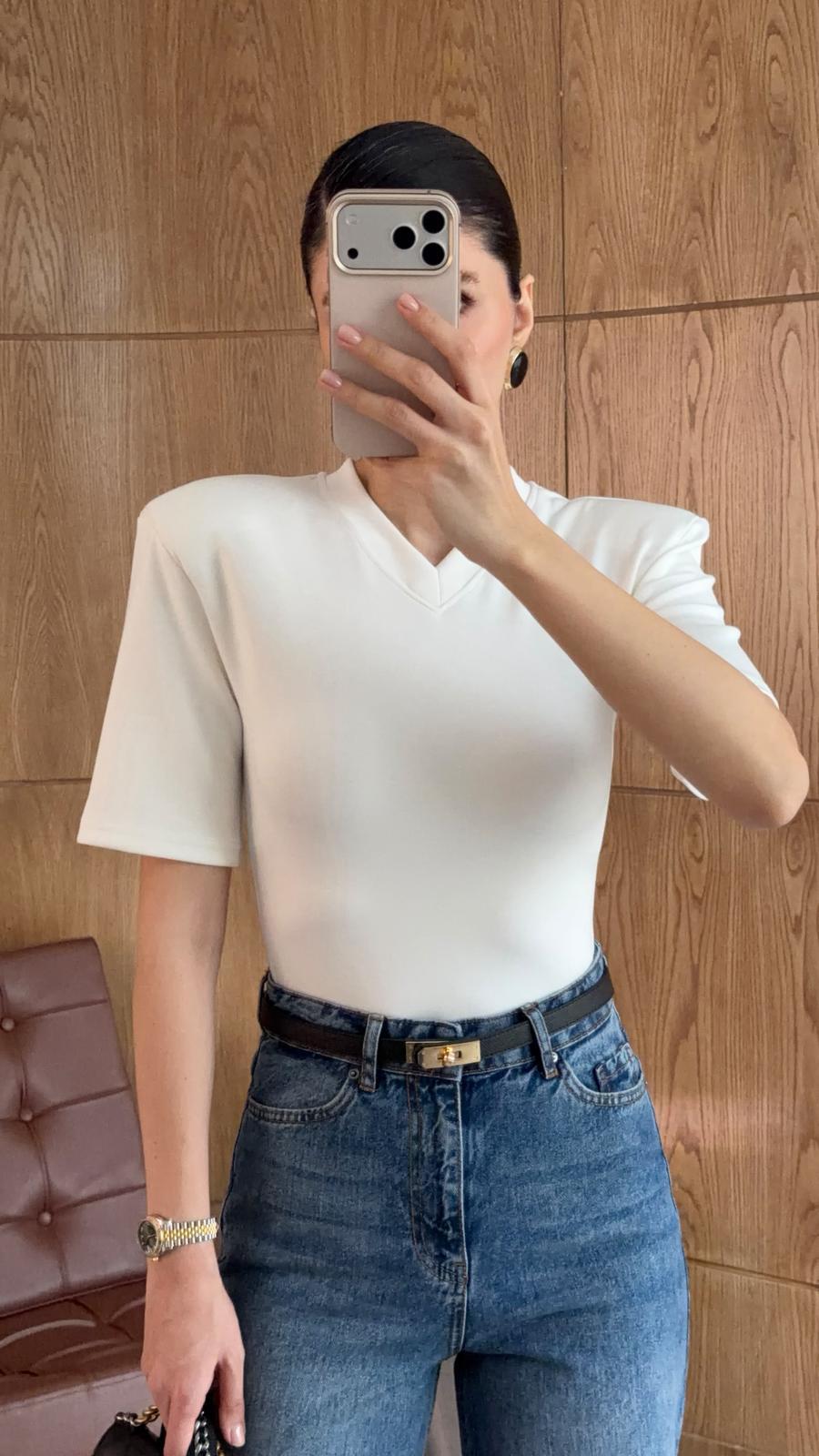 Vatkalı Beyaz Bodysuit(Ön Sipariştir,2 Şubatta Kargolanacaktır.)