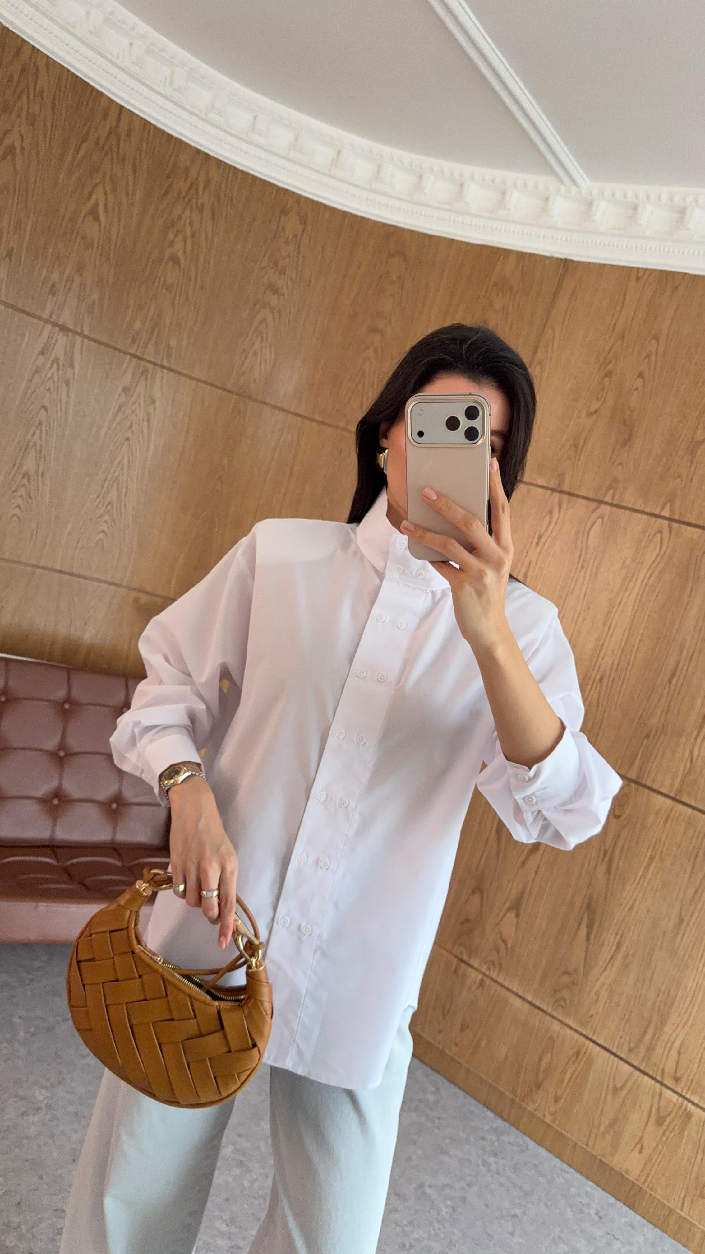 Vatkalı Beyaz Gömlek