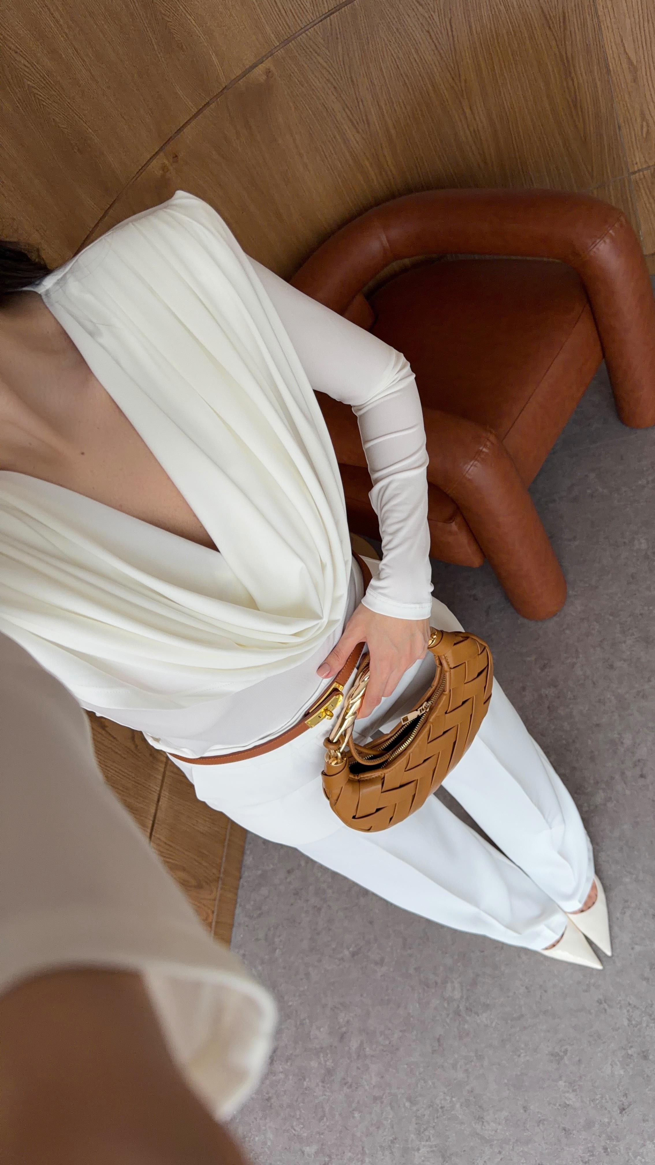 Vatkalı Drapeli Beyaz Bluz