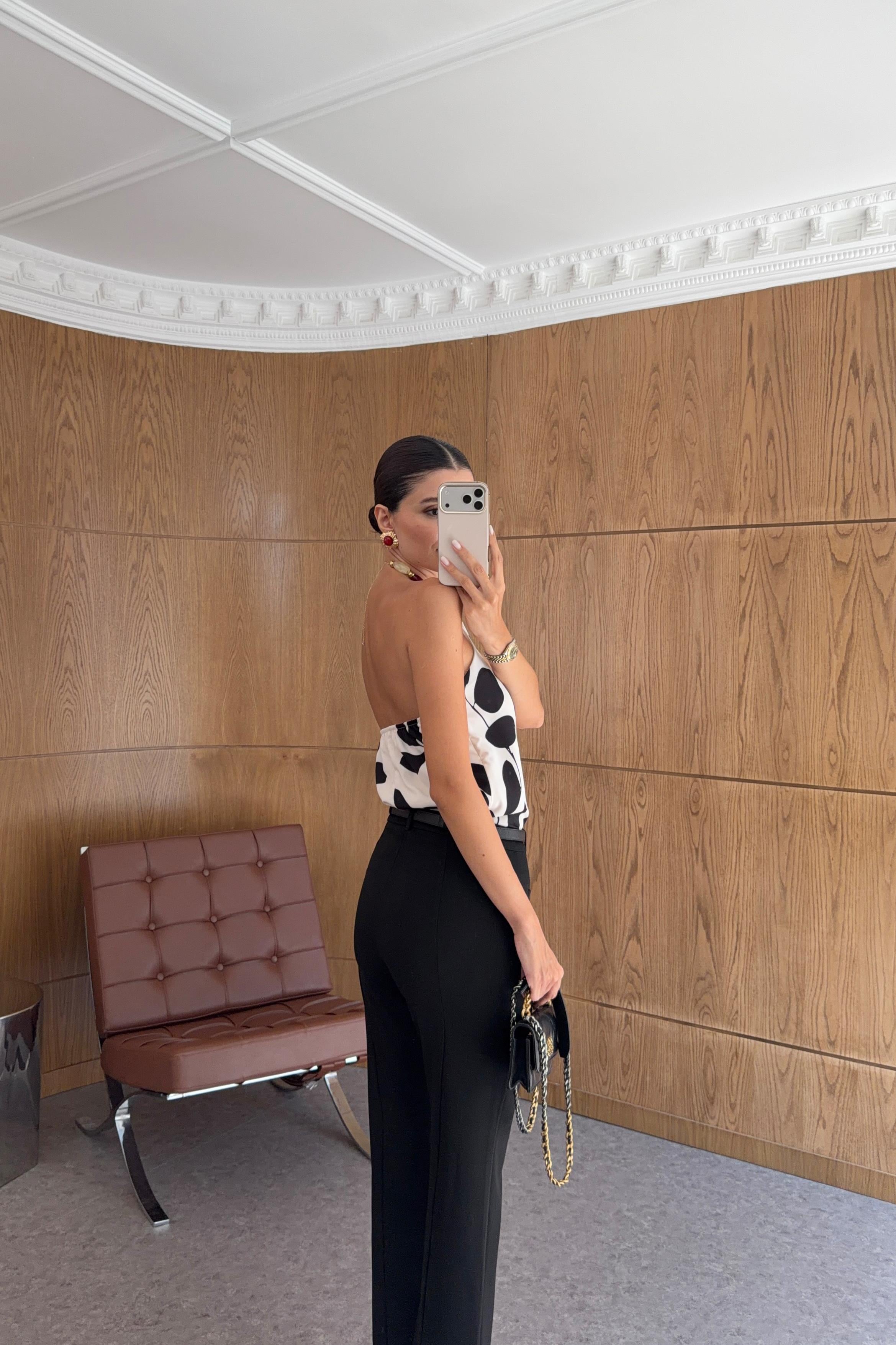 Yaka Boncuk Detaylı Bluz