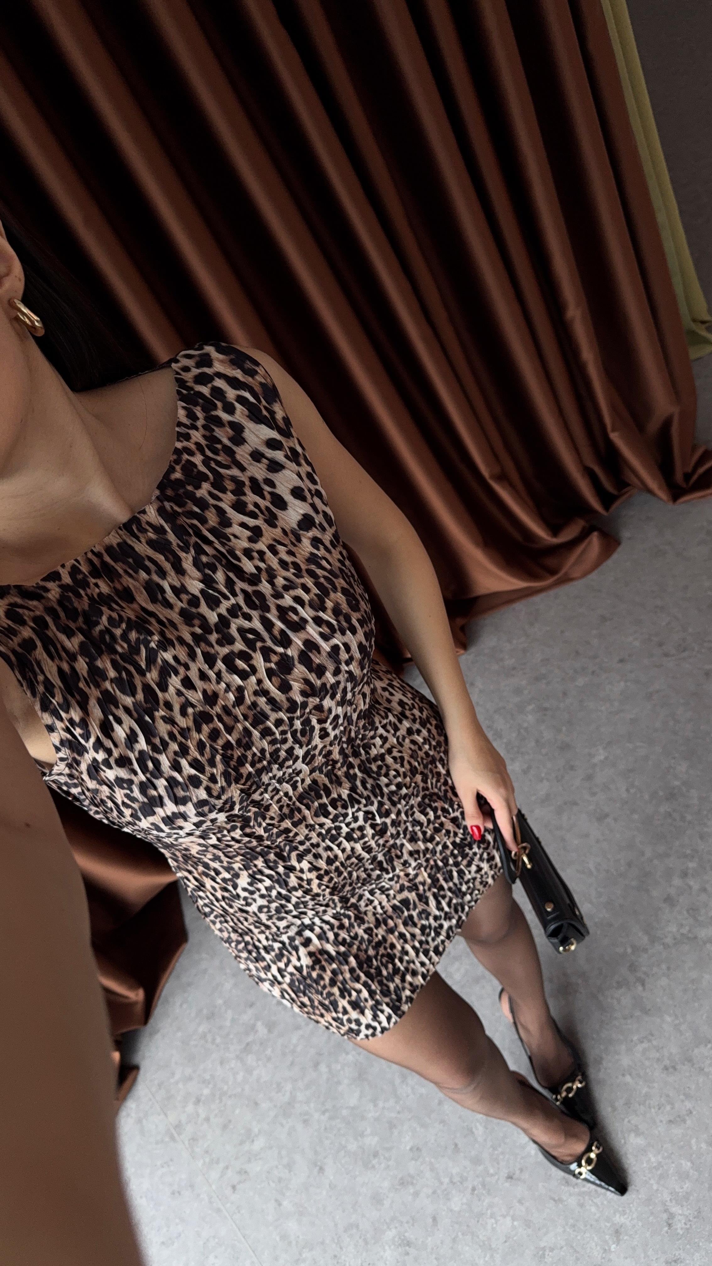 Yaka Detaylı Leoparlı Elbise