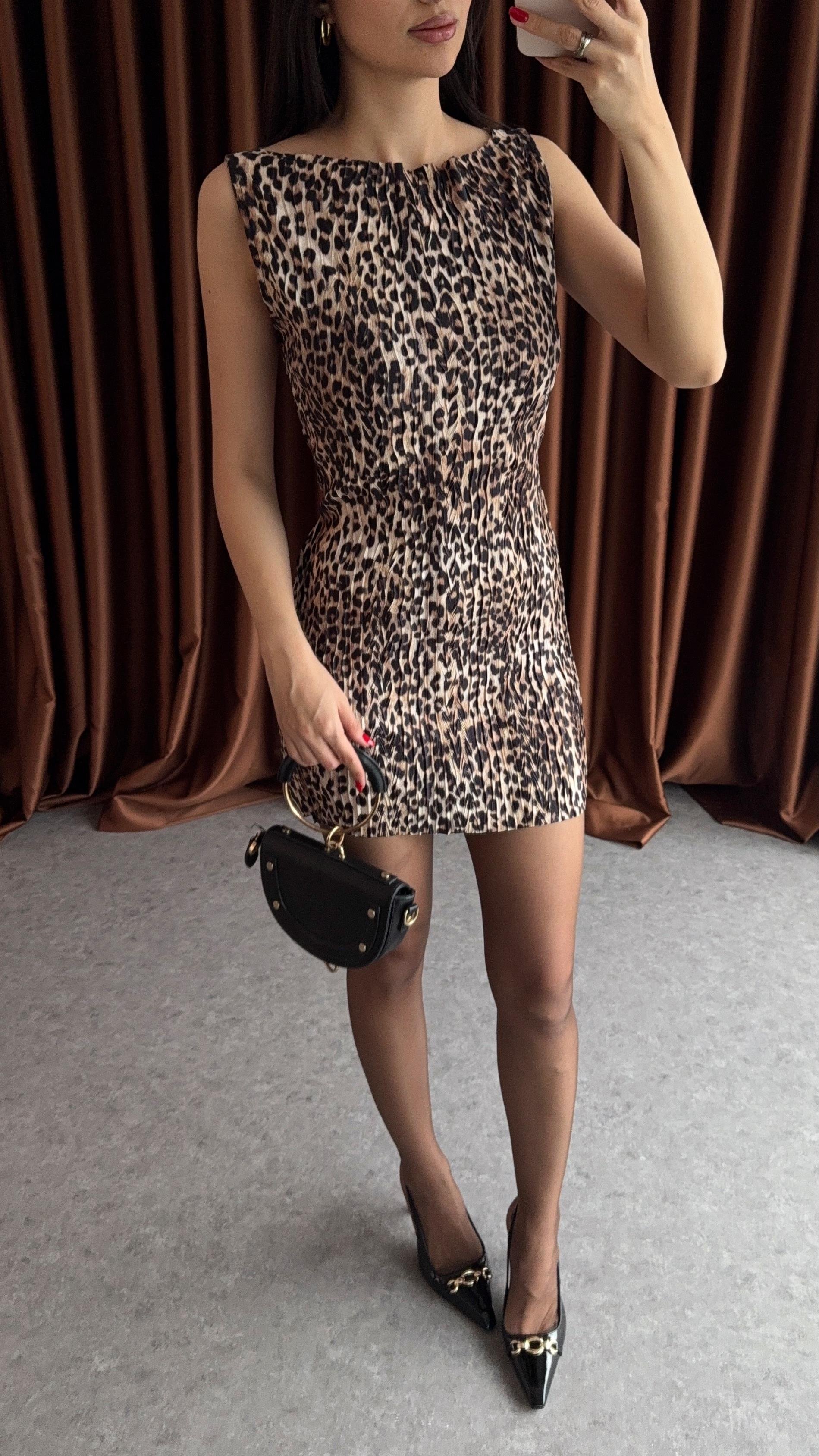 Yaka Detaylı Leoparlı Elbise