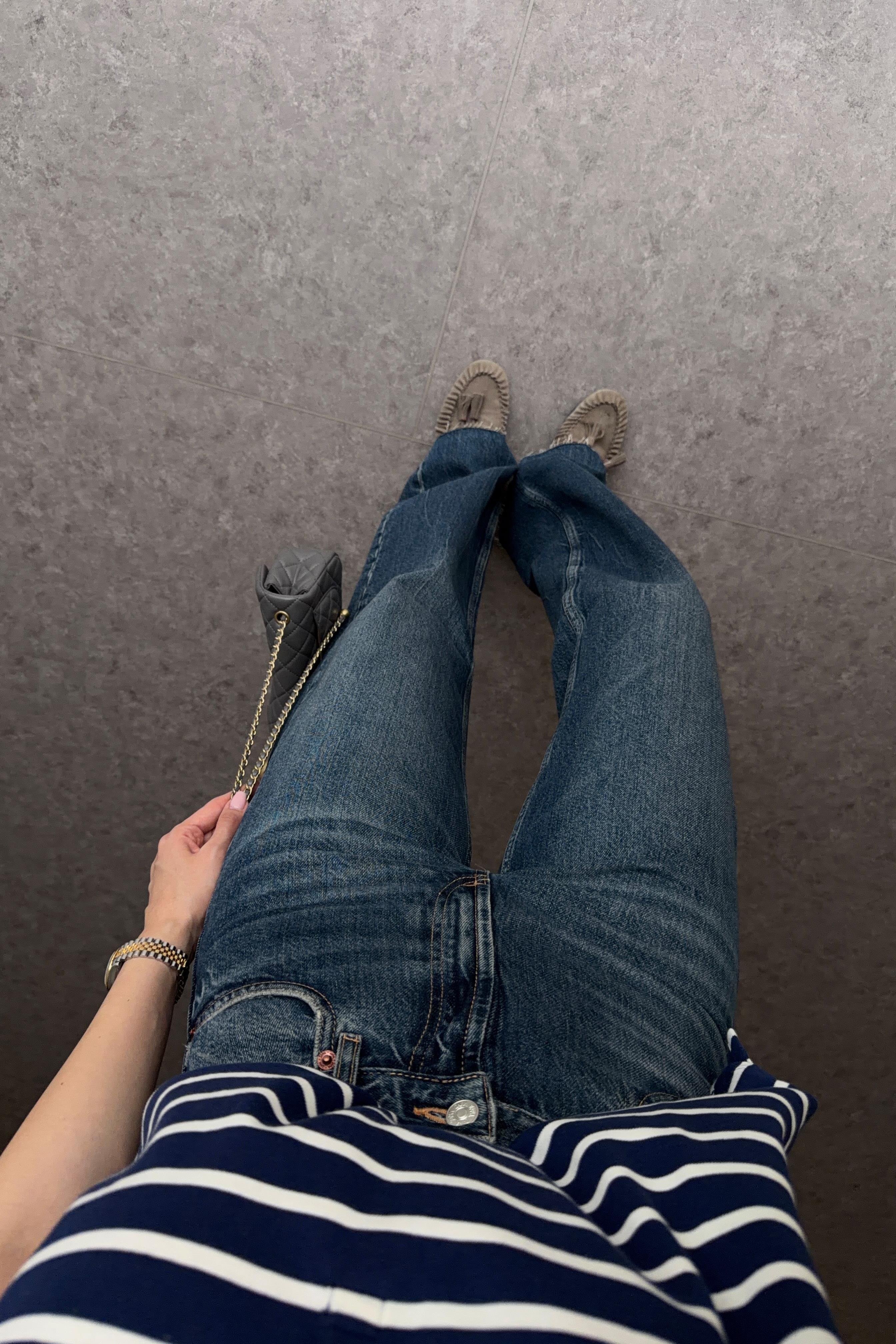 Yıkamalı Koyu Lacivert Kesik Paça Jean