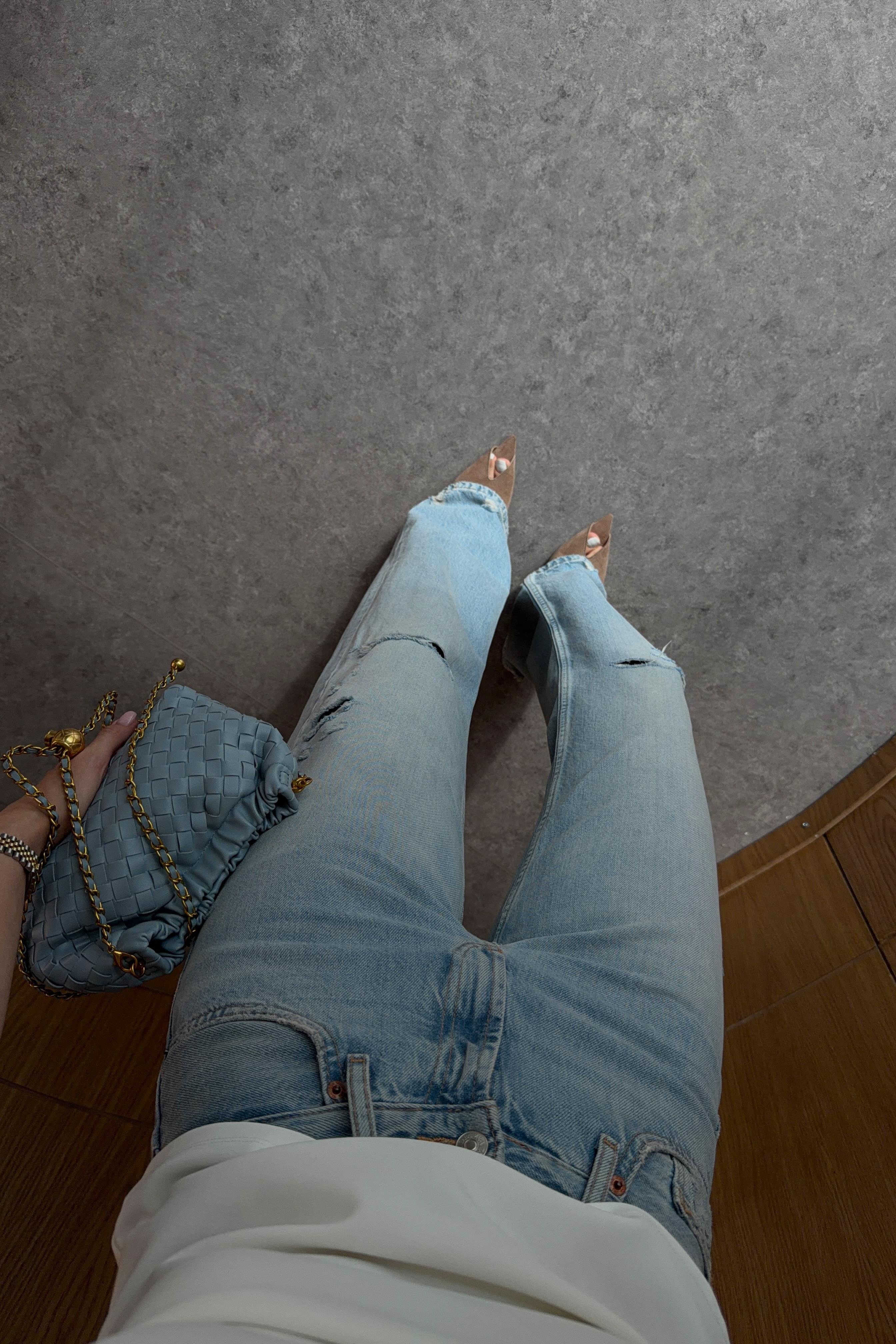 Yırtıklı Açık Mavi Jean