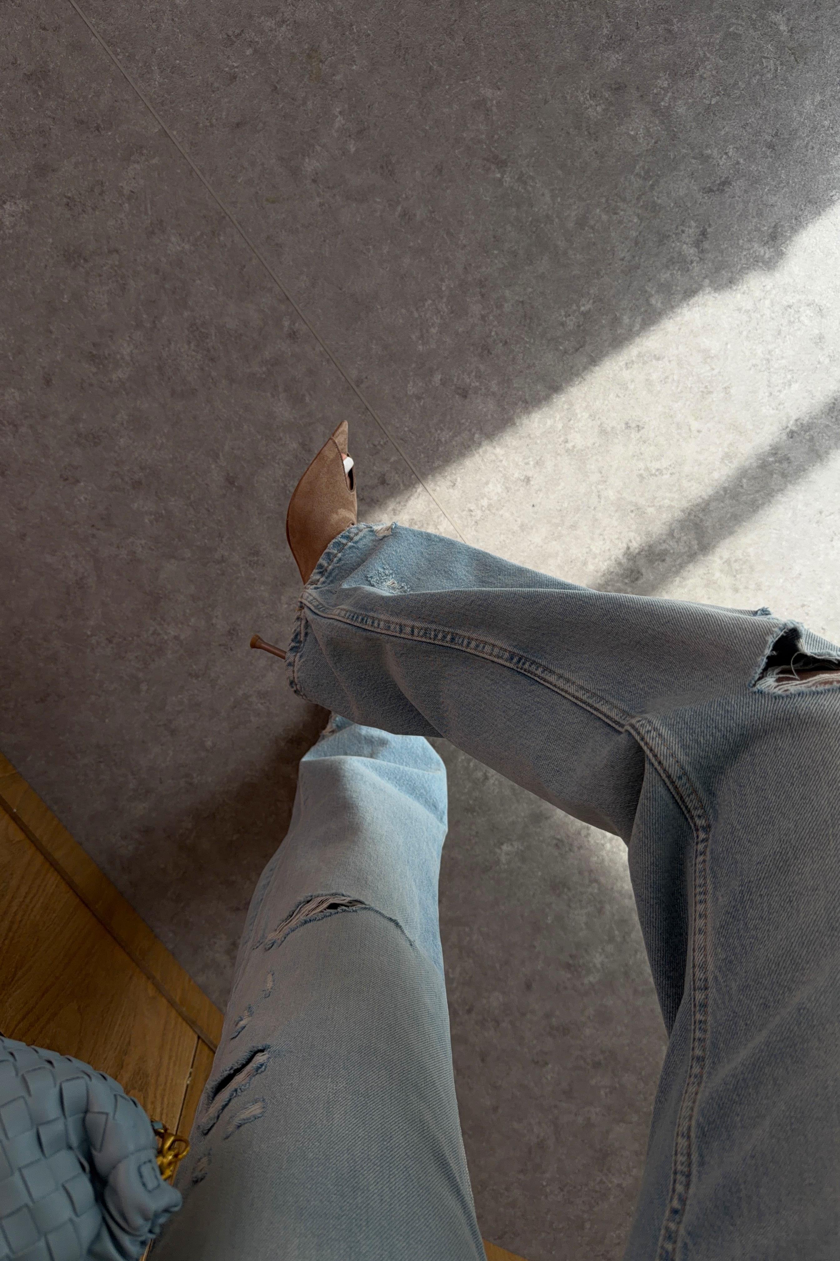 Yırtıklı Açık Mavi Jean