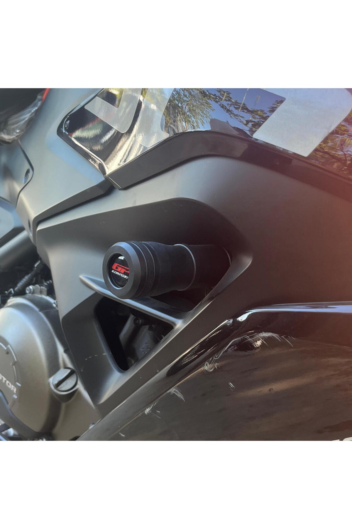 Motosiklet Koruma DemiriGP Kompozit RKS SRK250RR 2024 Uyumlu Motor Koruma Takozu Siyah