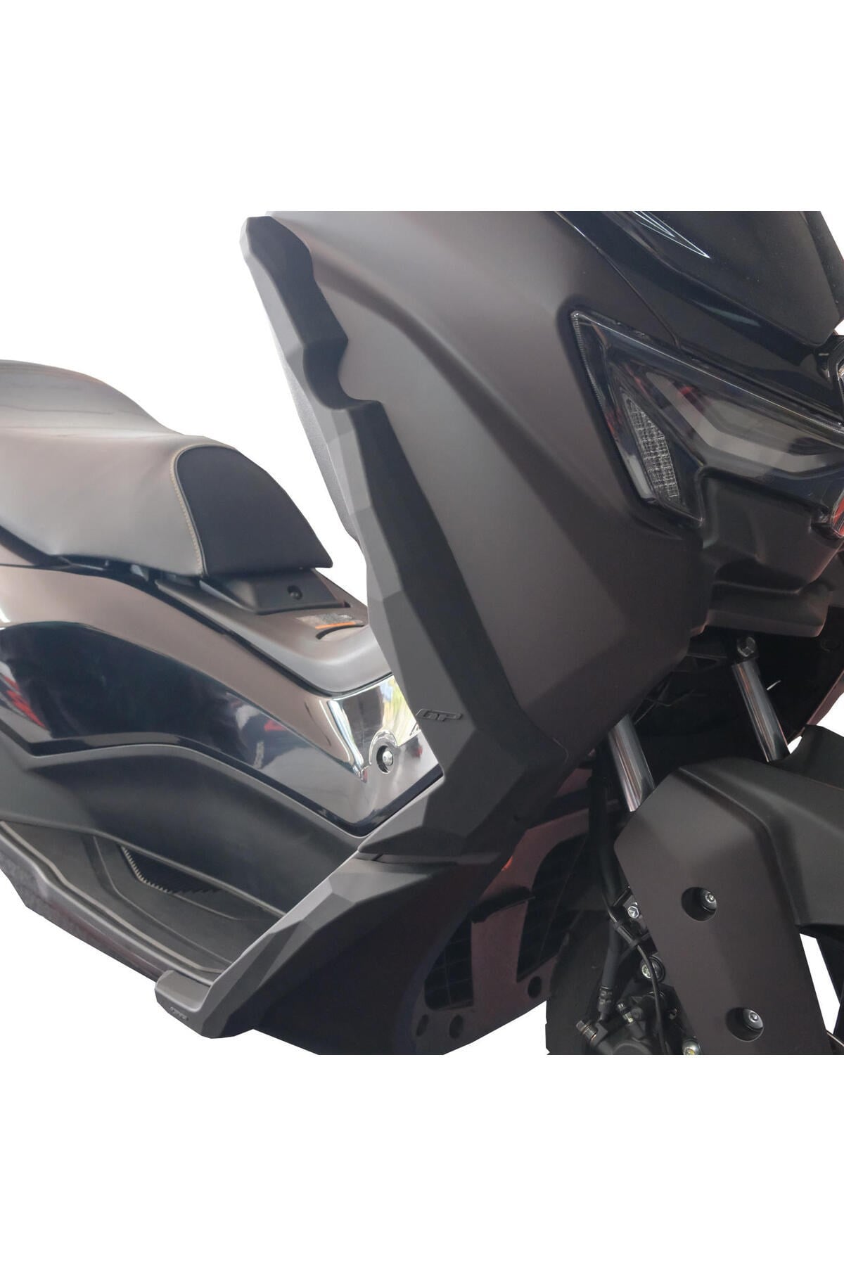 Motosiklet Lüzumlu ÜrünYamaha NMAX 125 / 155 2025 Uyumlu Üst Bacak Koruma Siyah