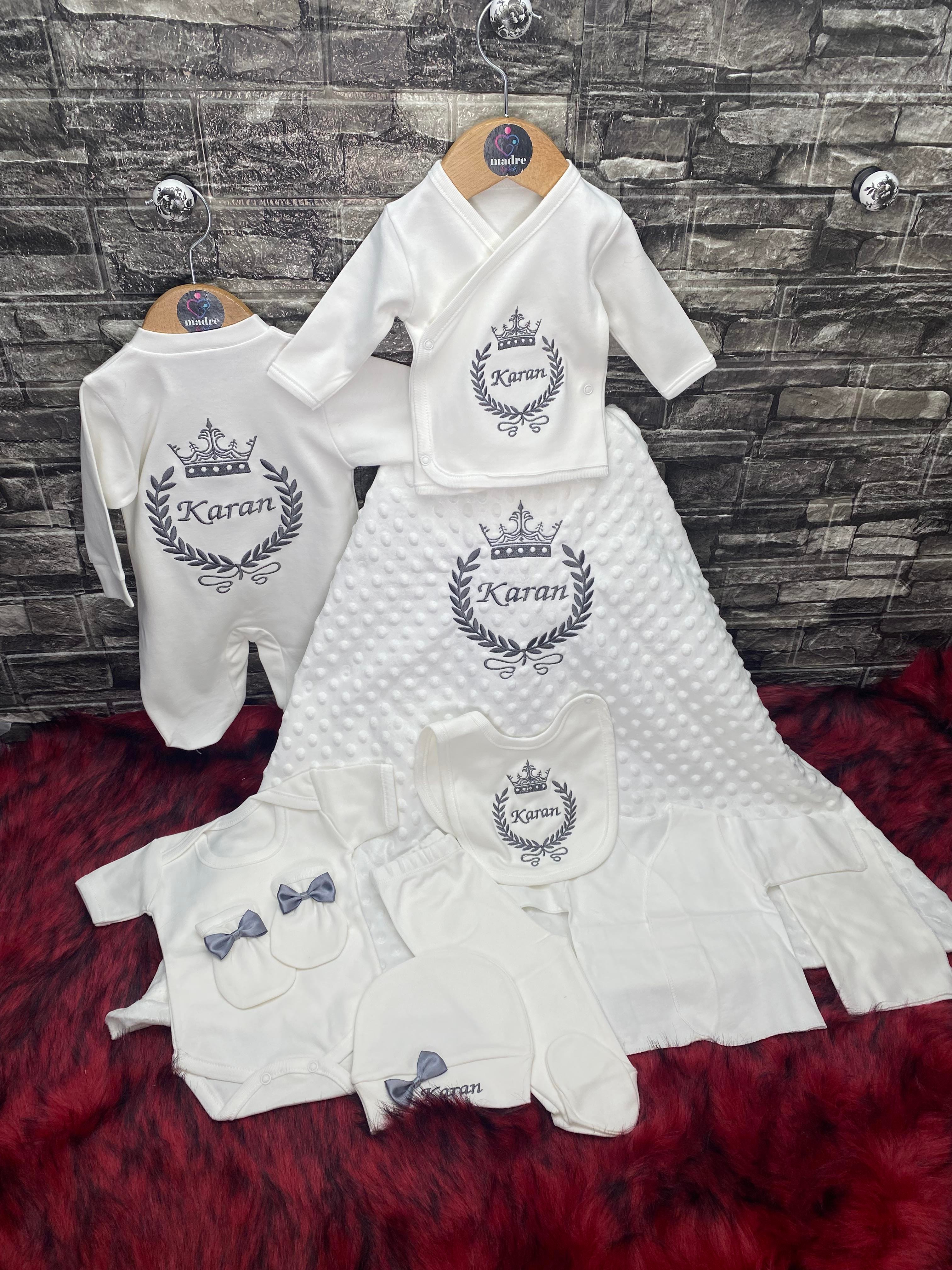 10 lu hastane çıkışı ismi özel nohut battaniyeli taç desen antrasit renk nakış işlemeli erkek bebek seti