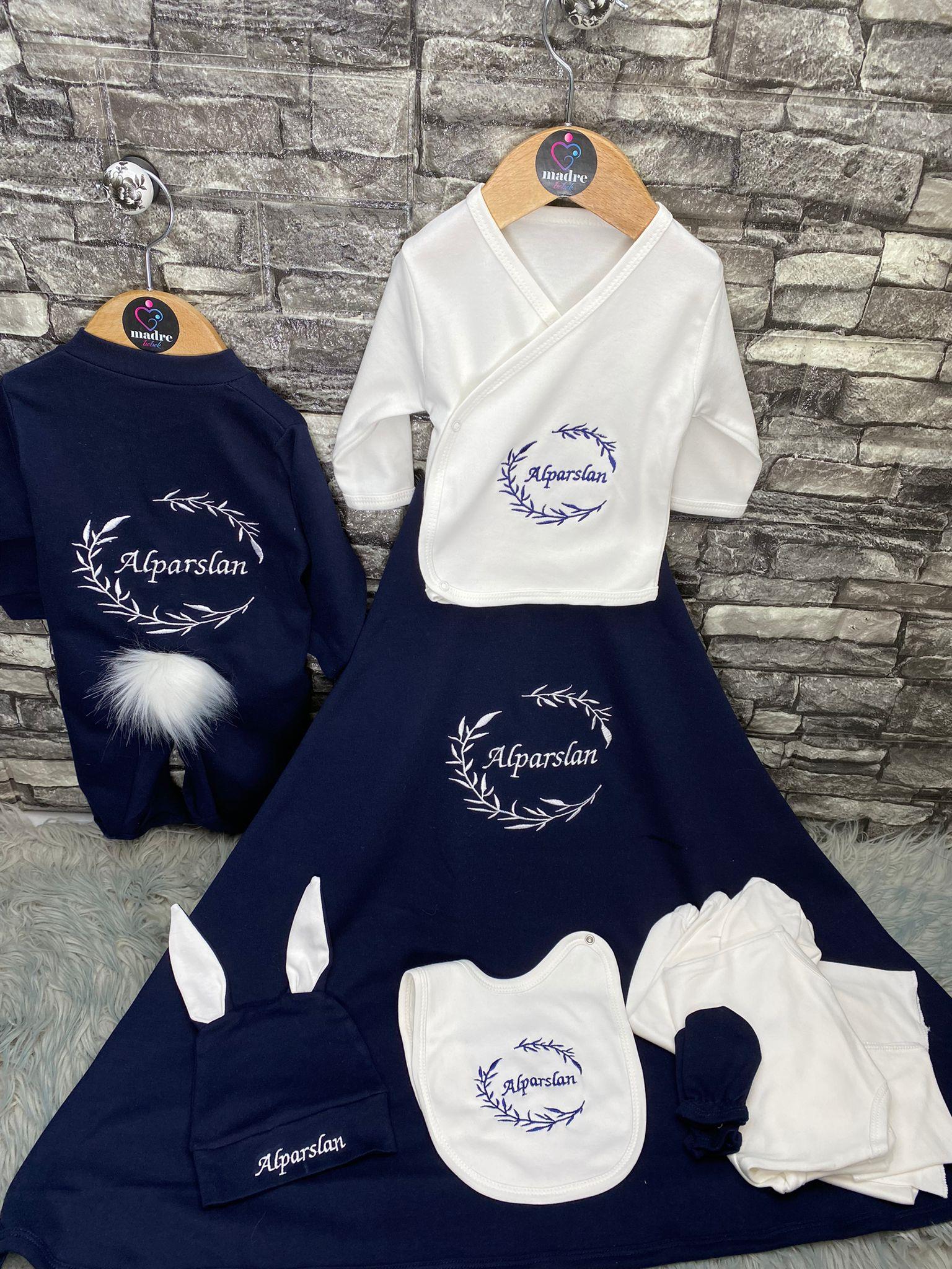 10 Lu isimli hastane çıkışı 2 desenli nohut battaniyeli isme özel nakış işlemeli erkek bebek seti