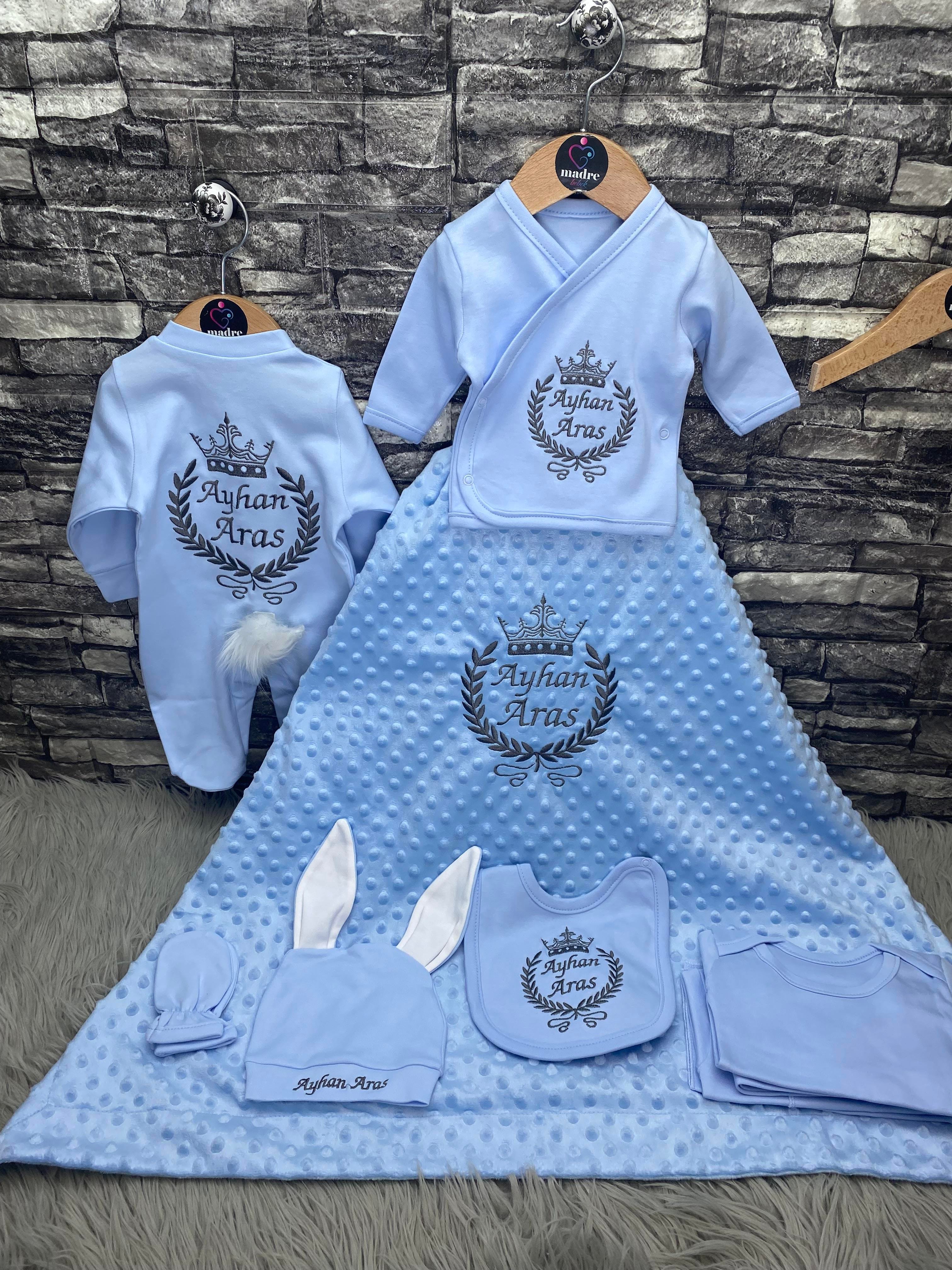 10 lu isme özel nohut battaniyeli mavi renk taç desen işlemeli isimli erkek bebek hastane çıkışı