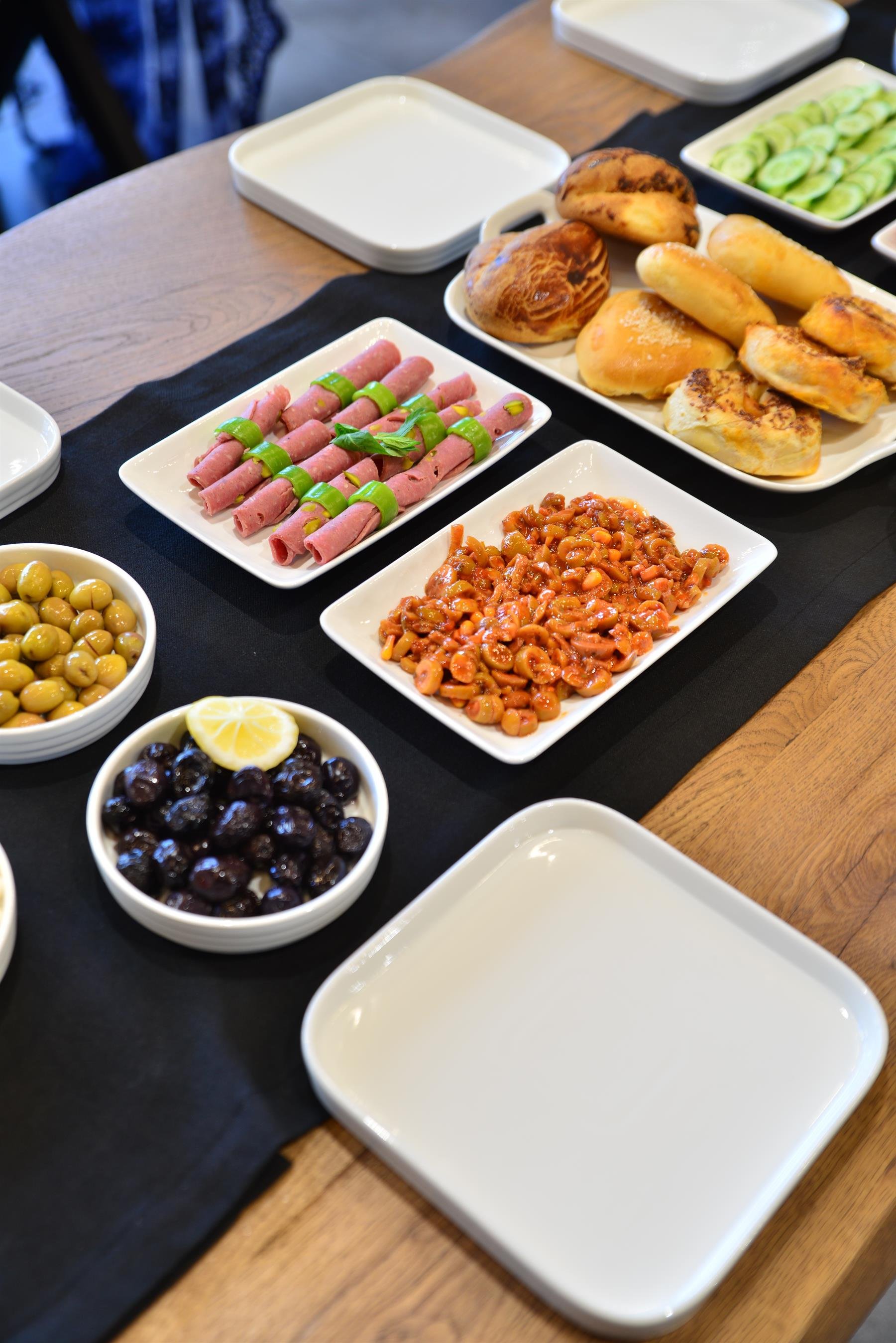 17 Parça 6 kişilik Porselen Kahvaltı Seti 