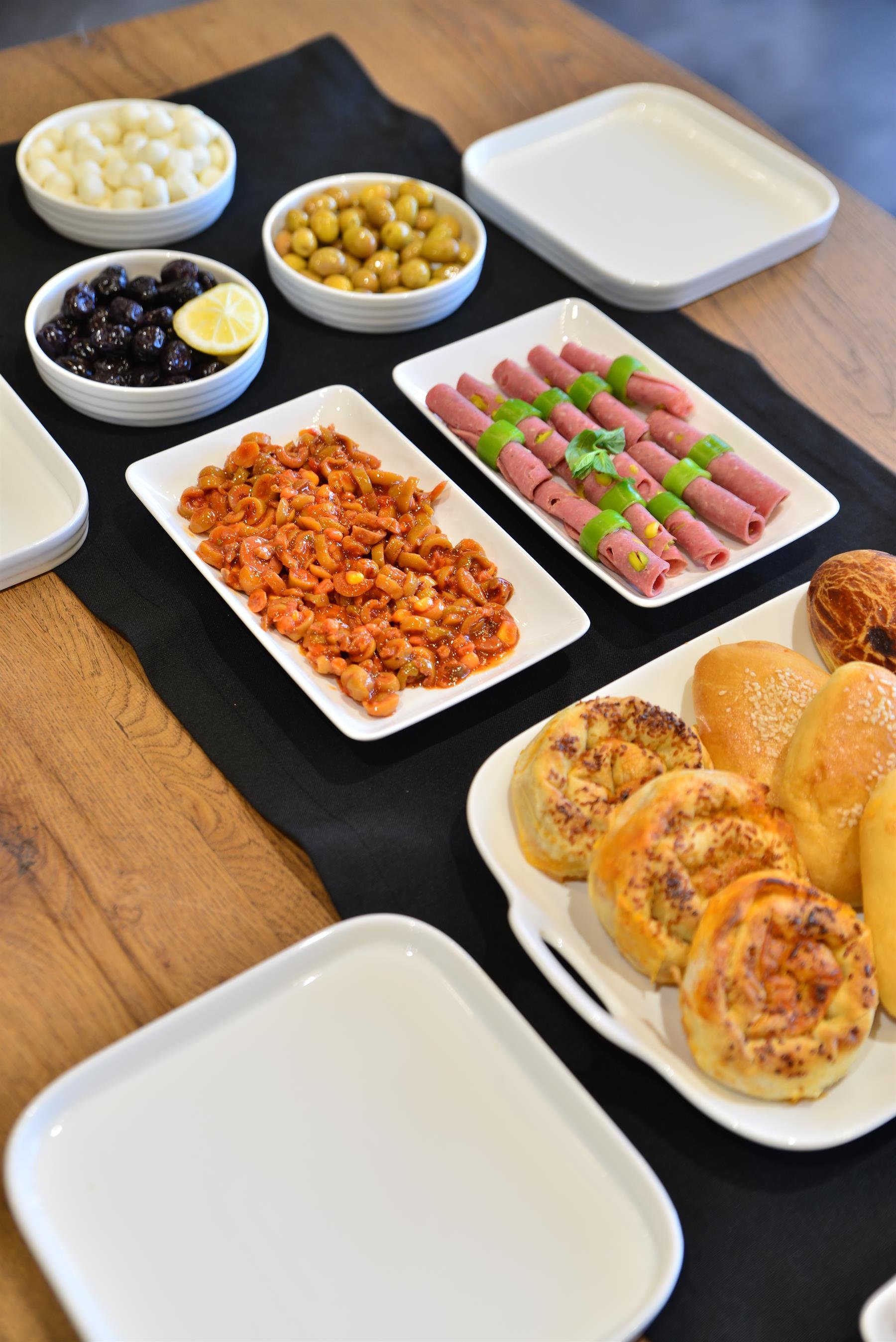 17 Parça 6 kişilik Porselen Kahvaltı Seti 