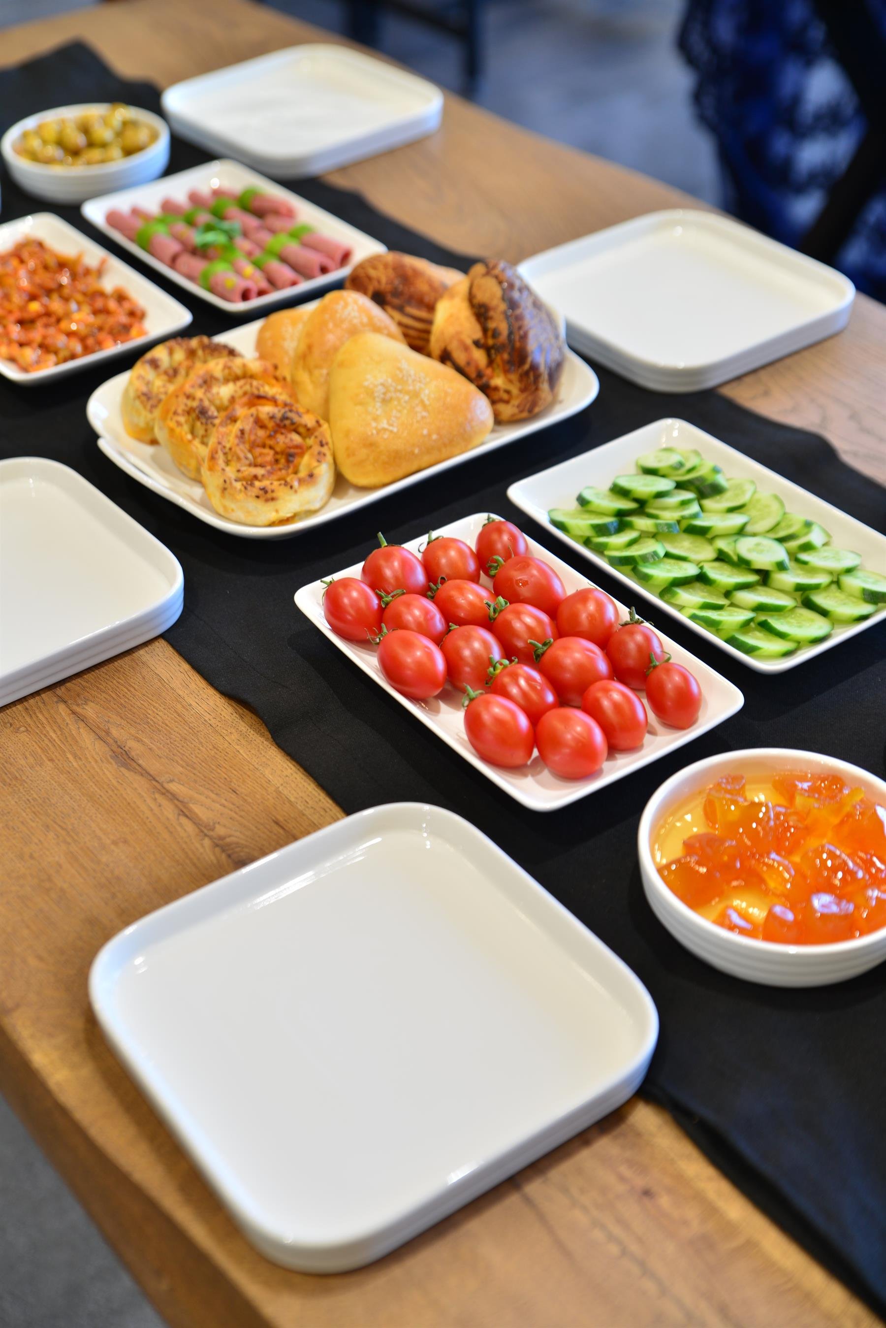 17 Parça 6 kişilik Porselen Kahvaltı Seti 