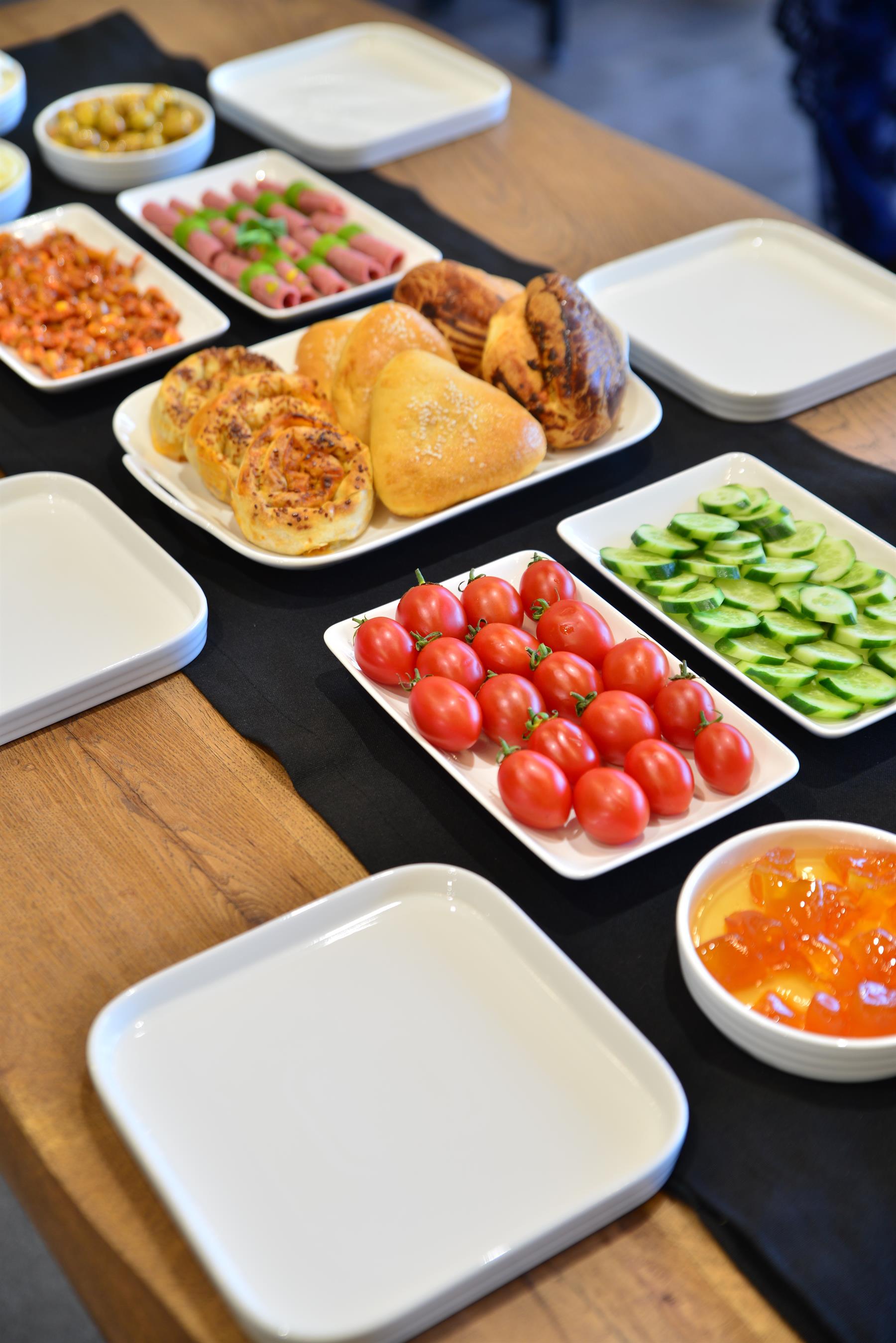 17 Parça 6 kişilik Porselen Kahvaltı Seti 