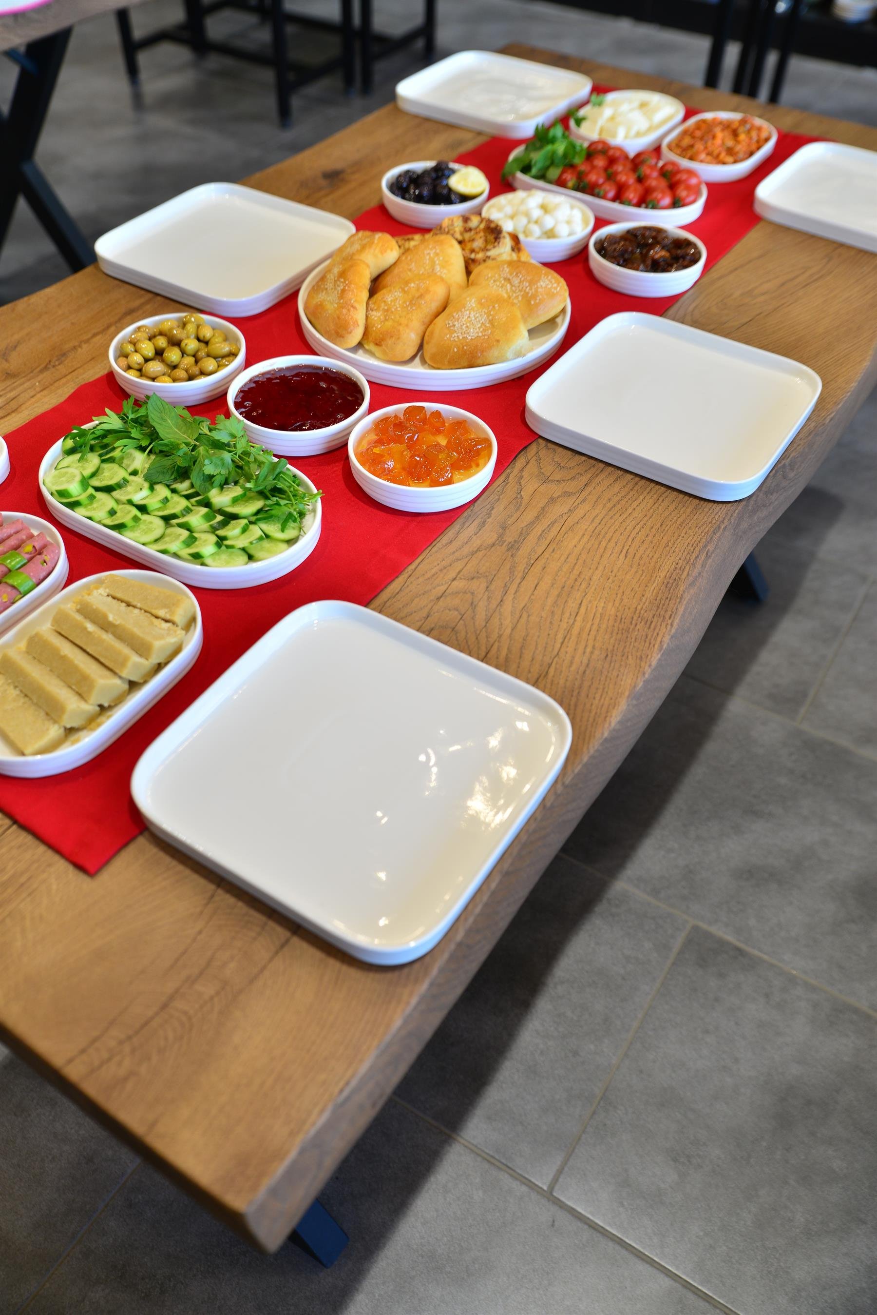 19 Parça 6 kişilik Porselen Kahvaltı Seti 