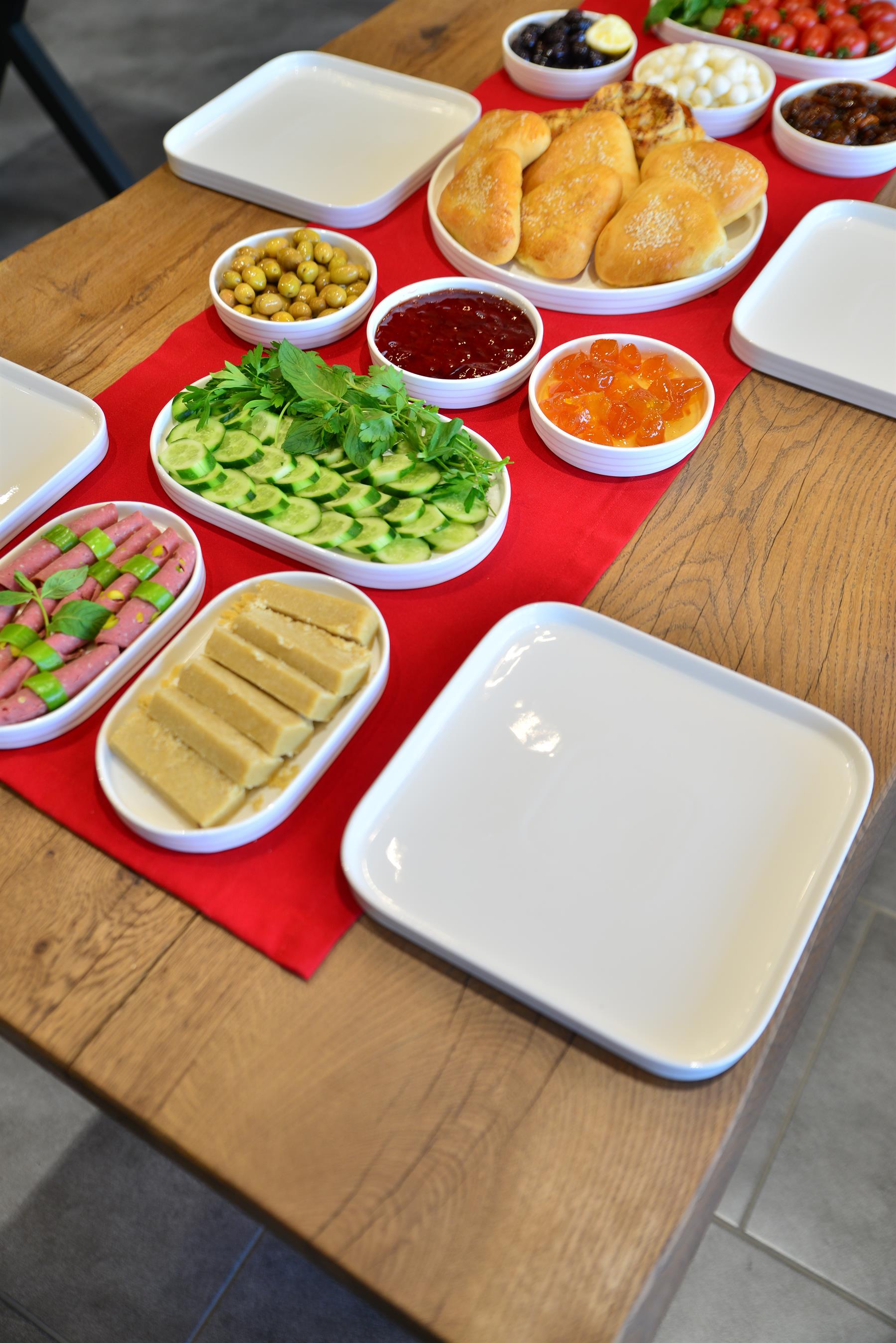 19 Parça 6 kişilik Porselen Kahvaltı Seti 