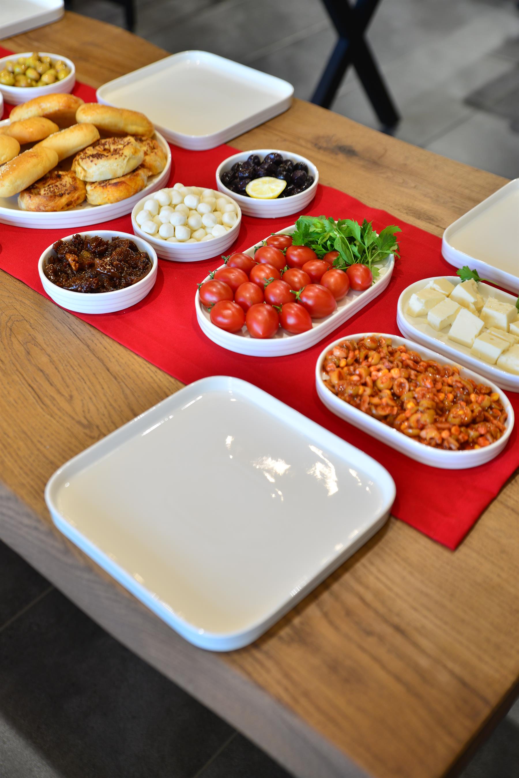 19 Parça 6 kişilik Porselen Kahvaltı Seti 