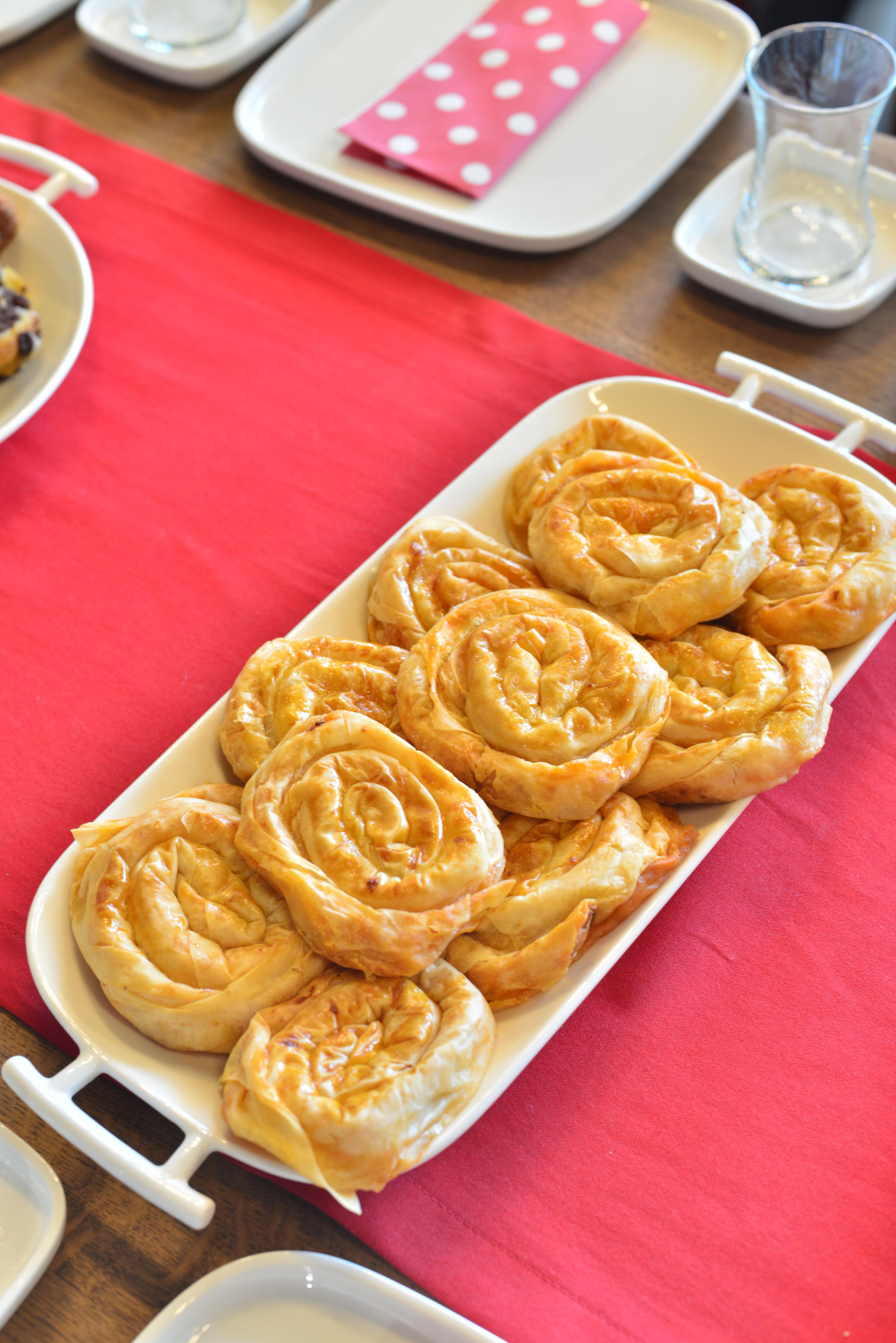 22 Parça 8 kişilik Porselen Kahvaltı / Yemek Seti 