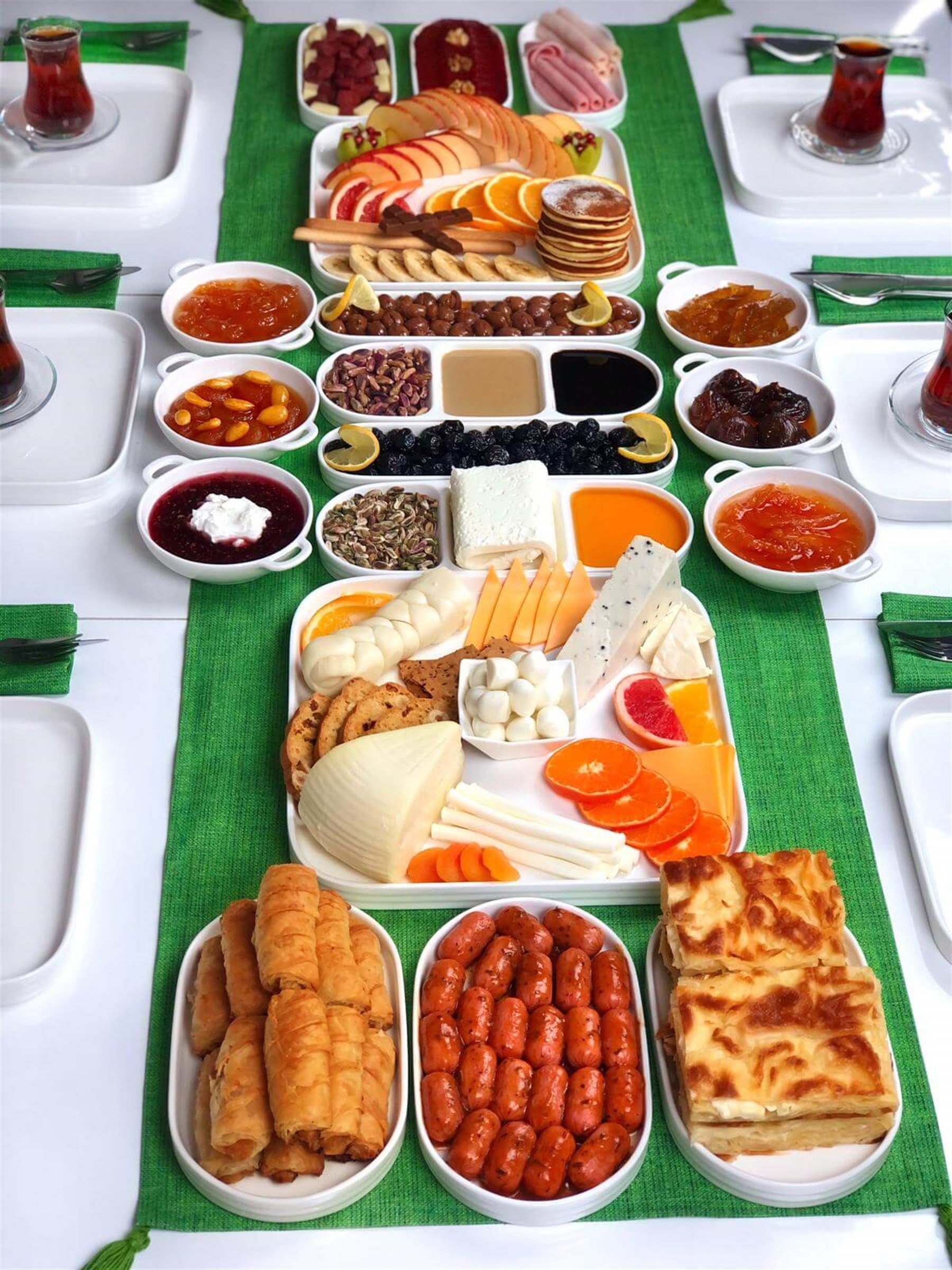 24 Parça 6 Kişilik Porselen Kahvaltı Seti