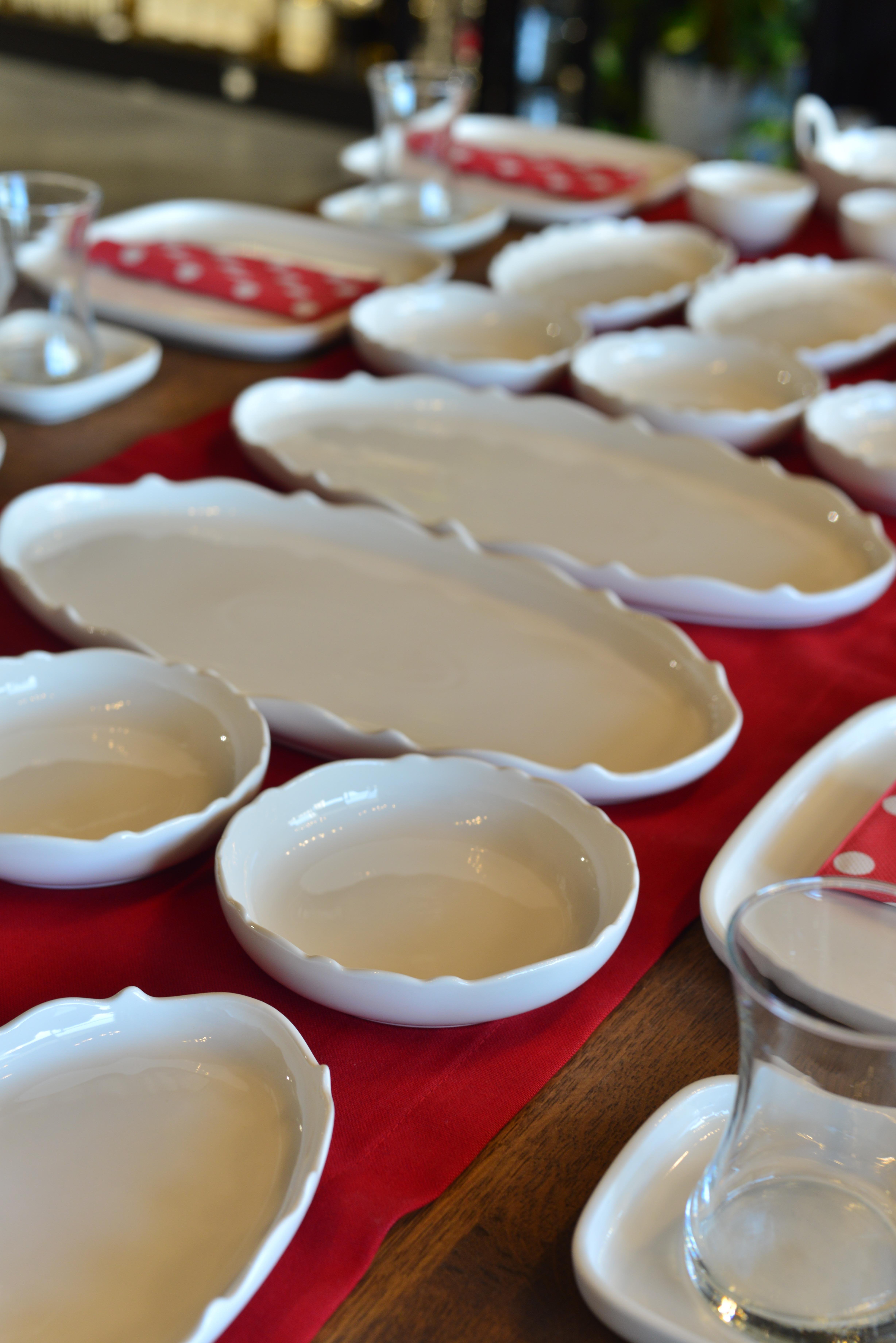 38 Parça 8 kişilik Porselen Kahvaltı / Yemek Seti 