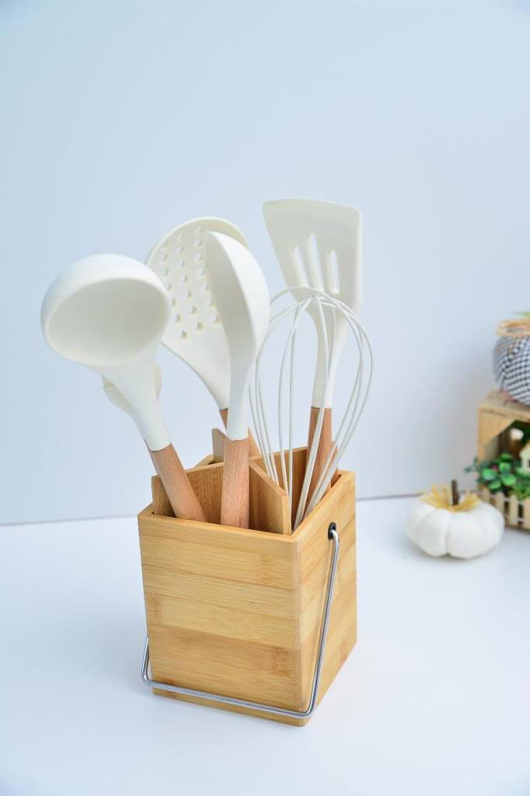 7 Parça Bambu Saplı Silikon Servis Seti