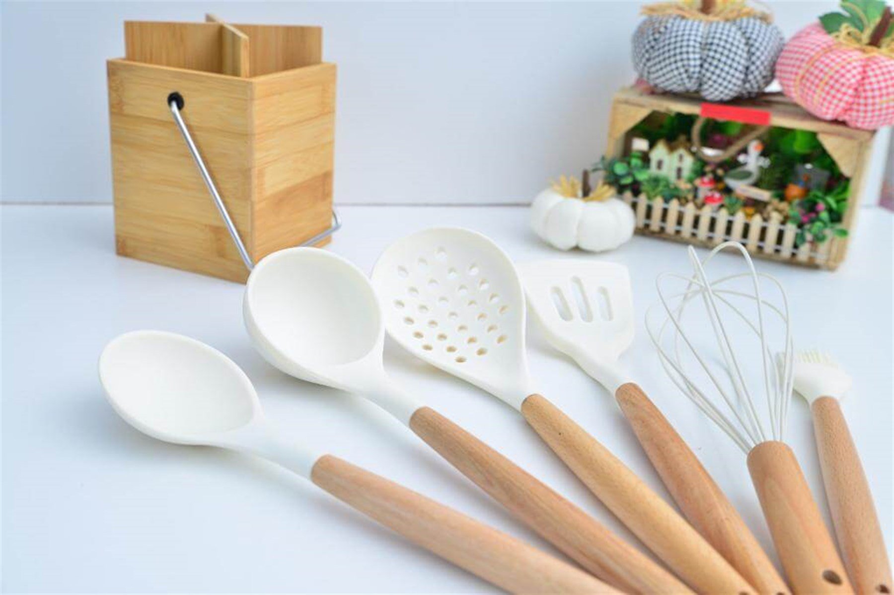 7 Parça Bambu Saplı Silikon Servis Seti