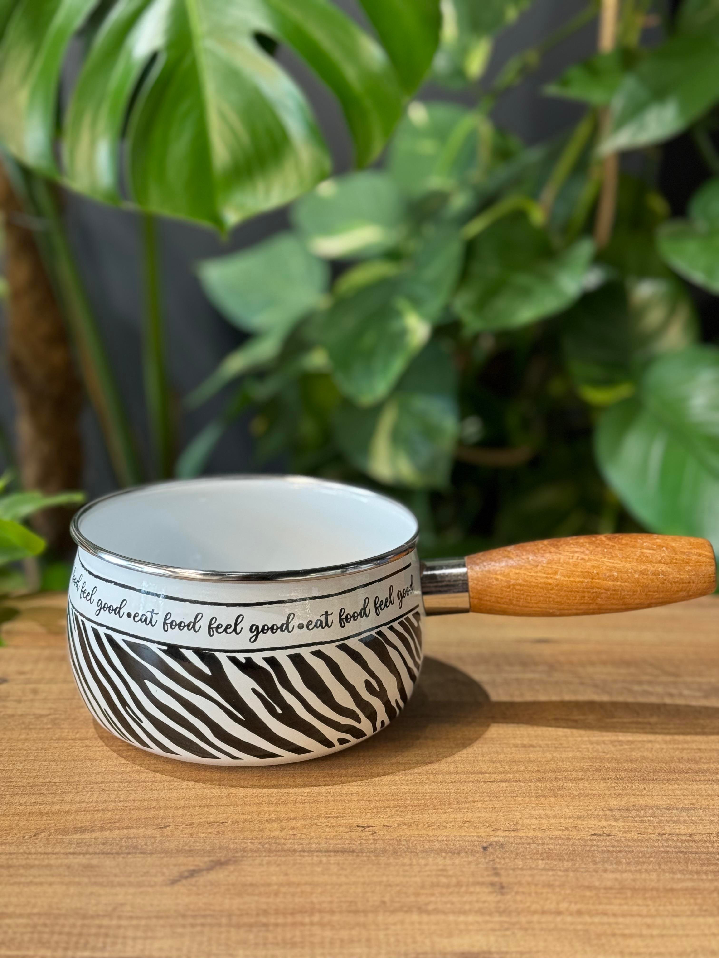 Ahşap Saplı Emaye Sütlük/Sosluk - 16 cm