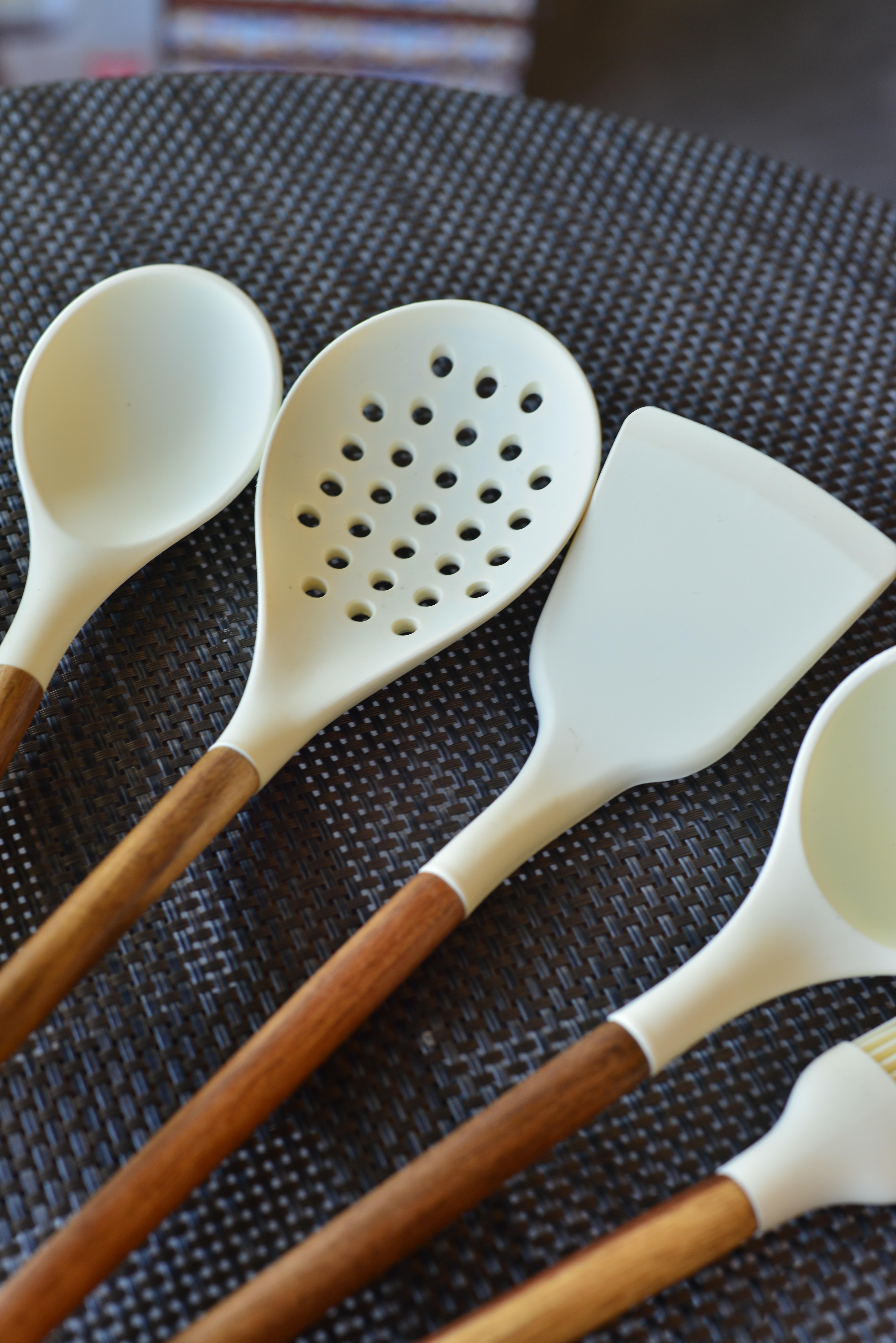 Akasya Saplı 5 Li Silikon Spatula Kepçe Seti / Krem