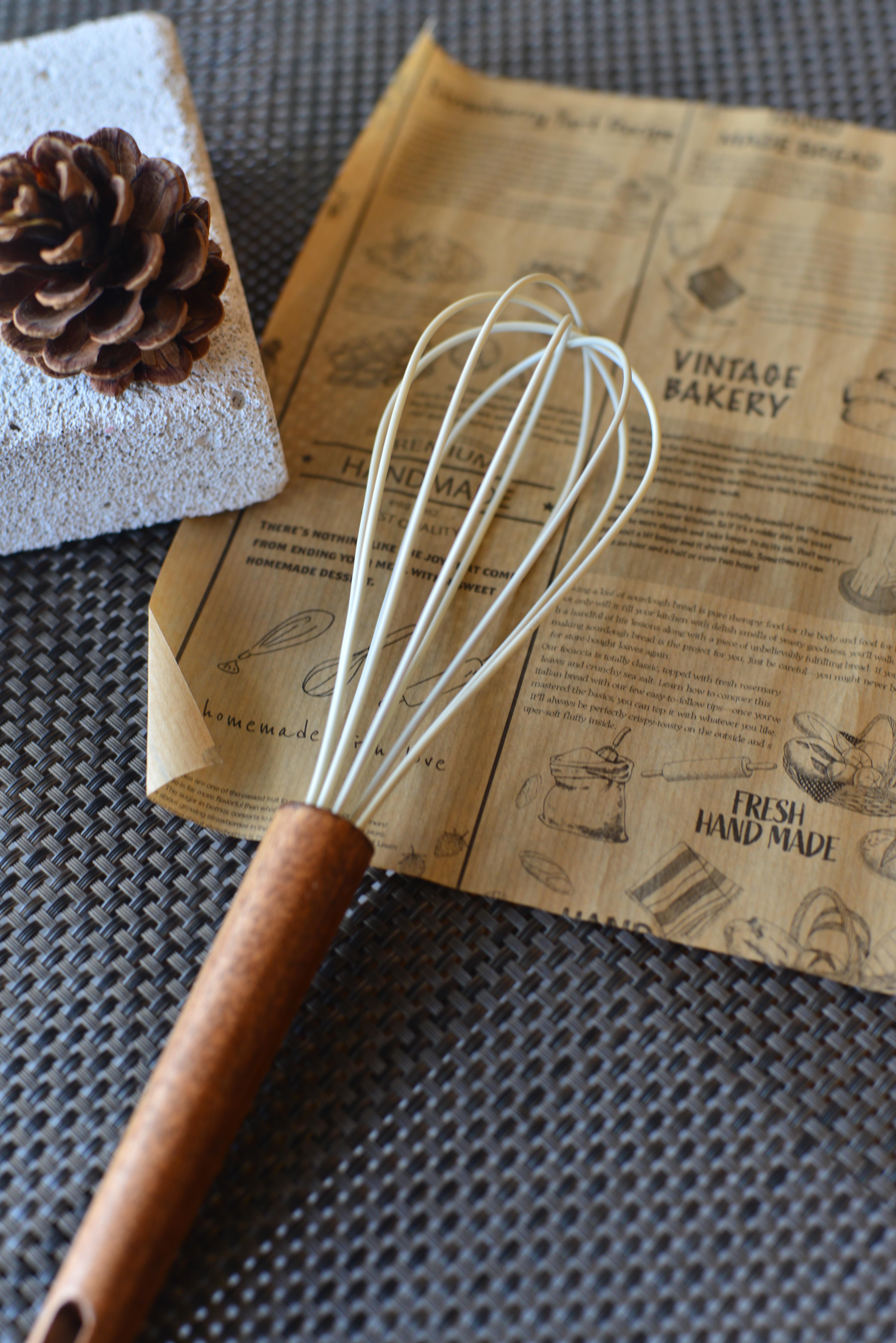 Akasya Saplı Silikon Çırpıcı / Krem