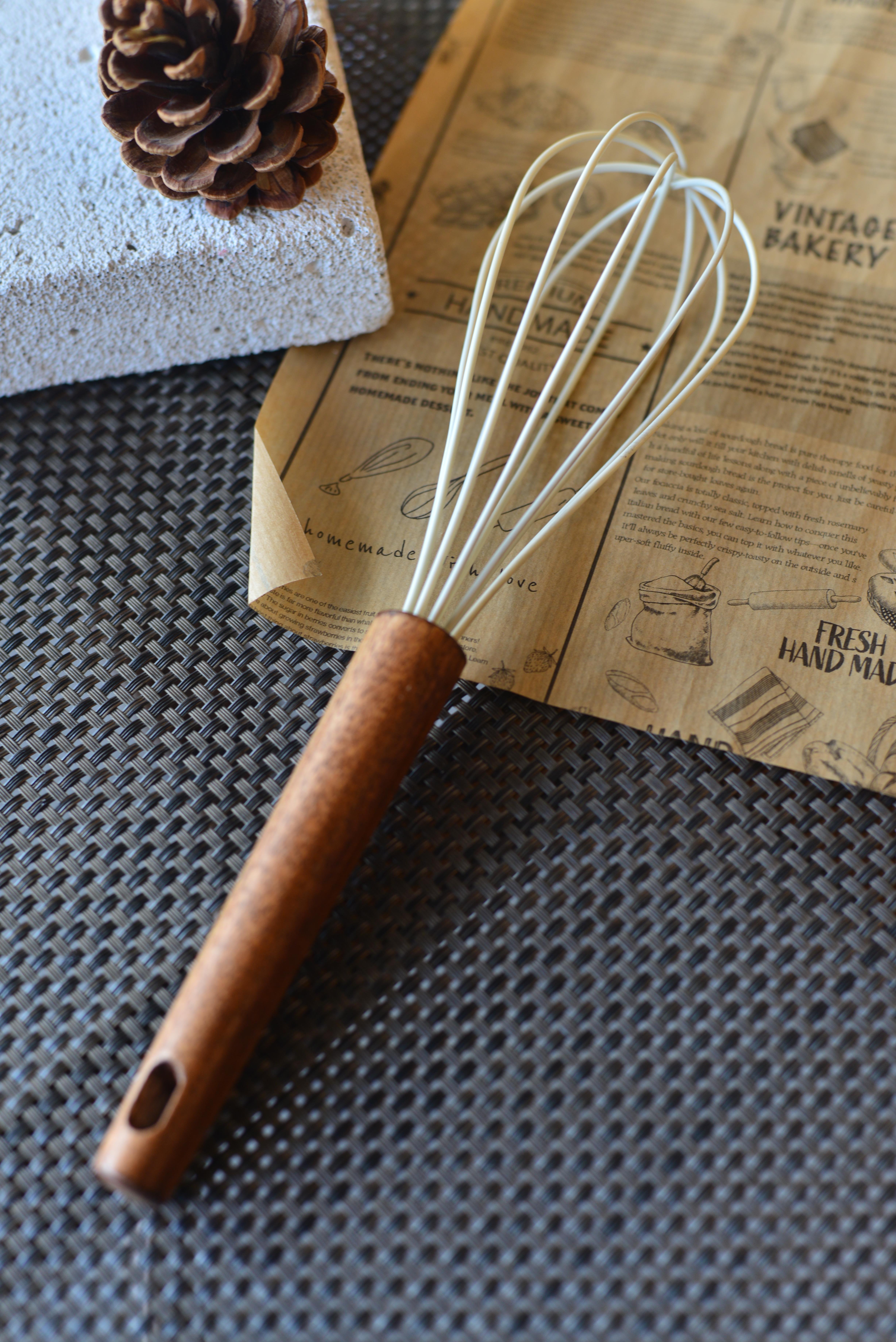 Akasya Saplı Silikon Çırpıcı / Krem