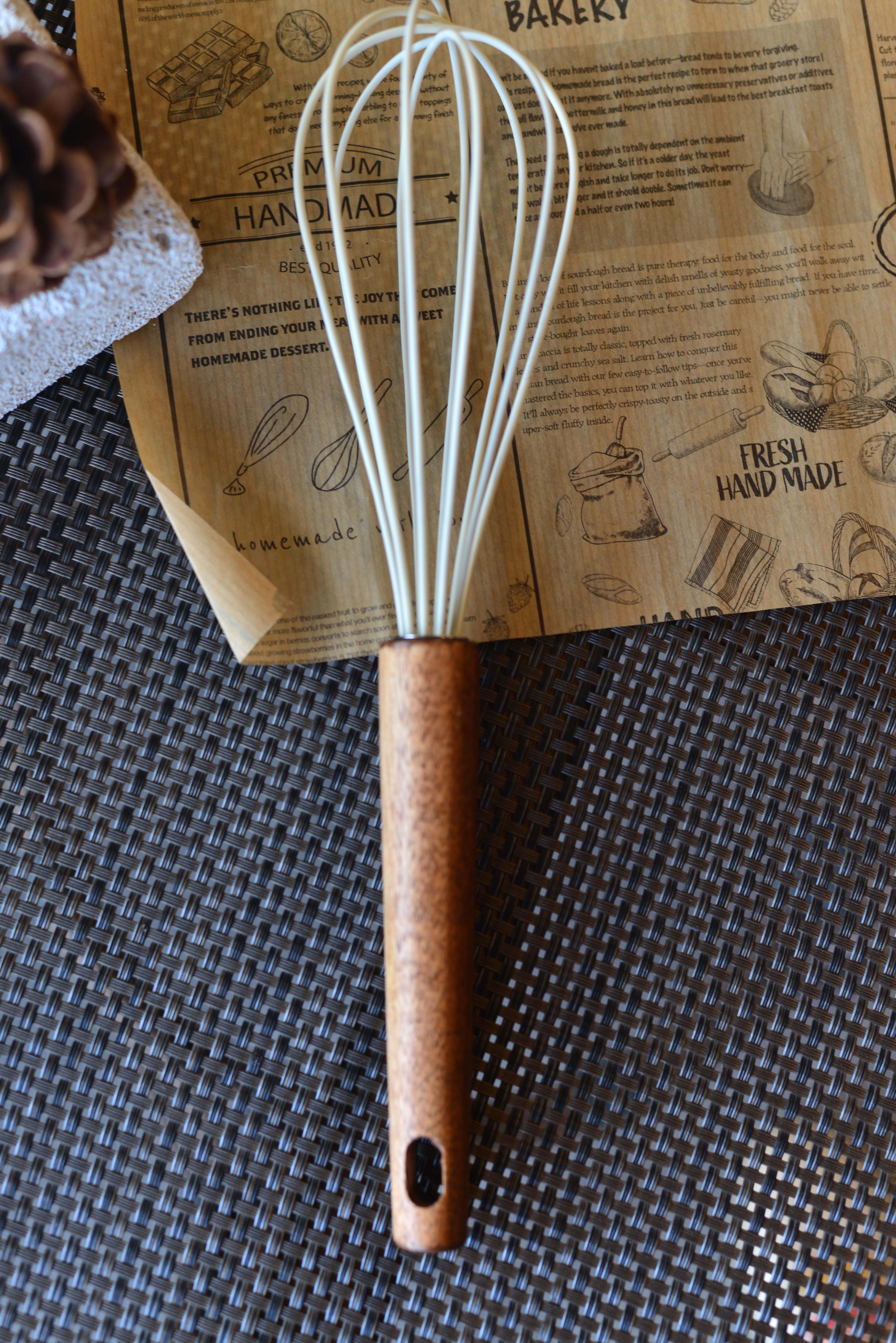 Akasya Saplı Silikon Çırpıcı / Krem