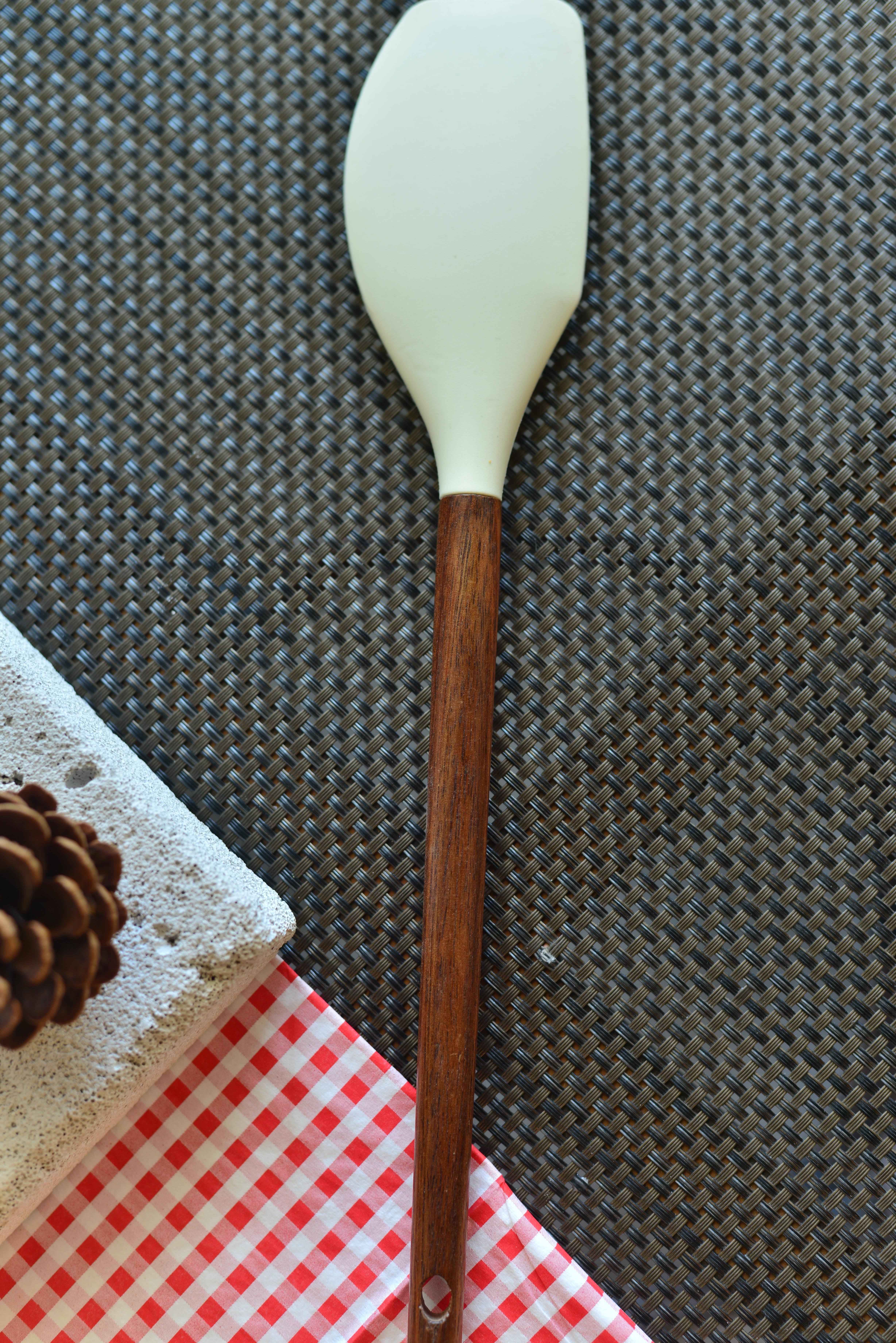 Akasya Saplı Silikon Spatula / Krem