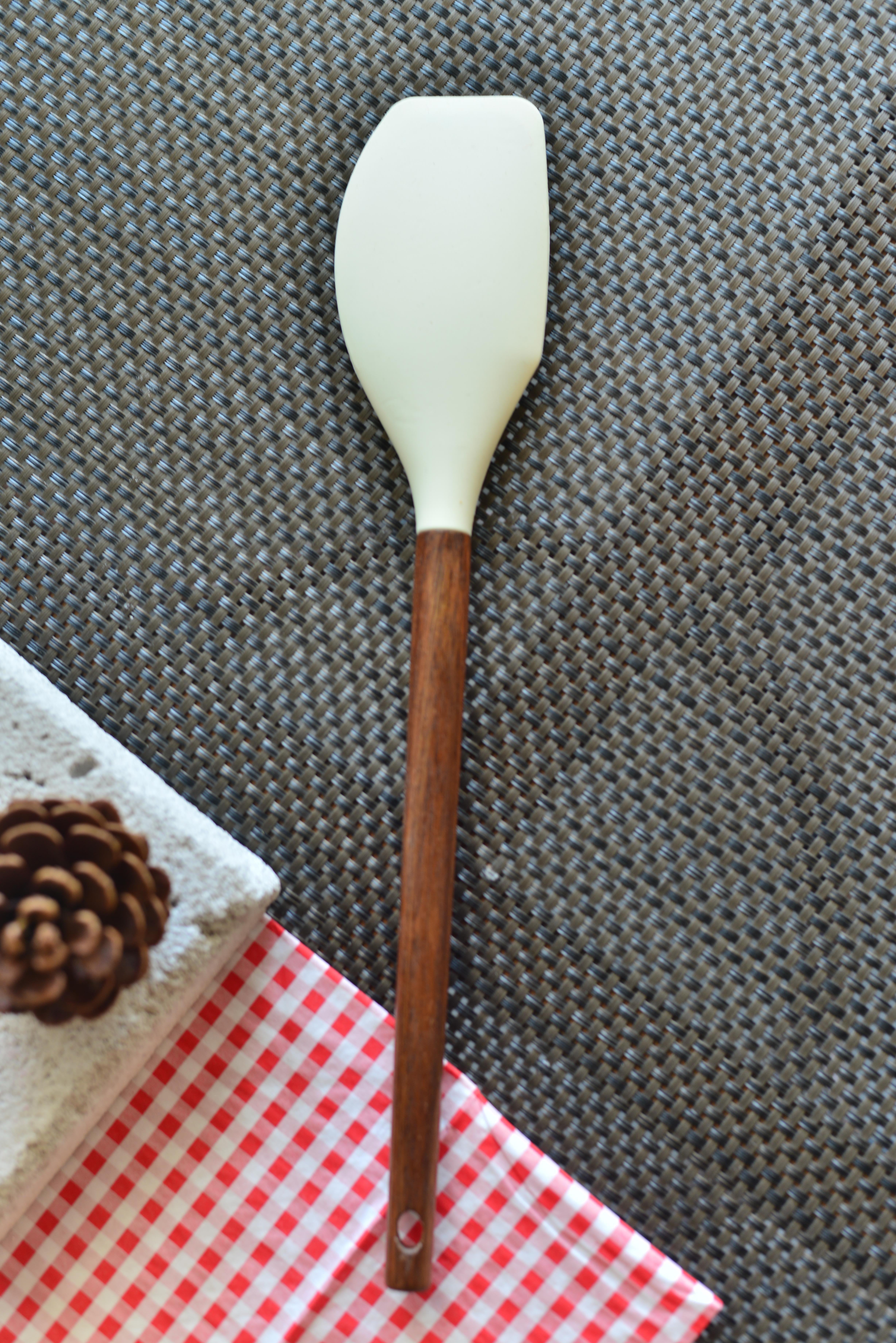 Akasya Saplı Silikon Spatula / Krem