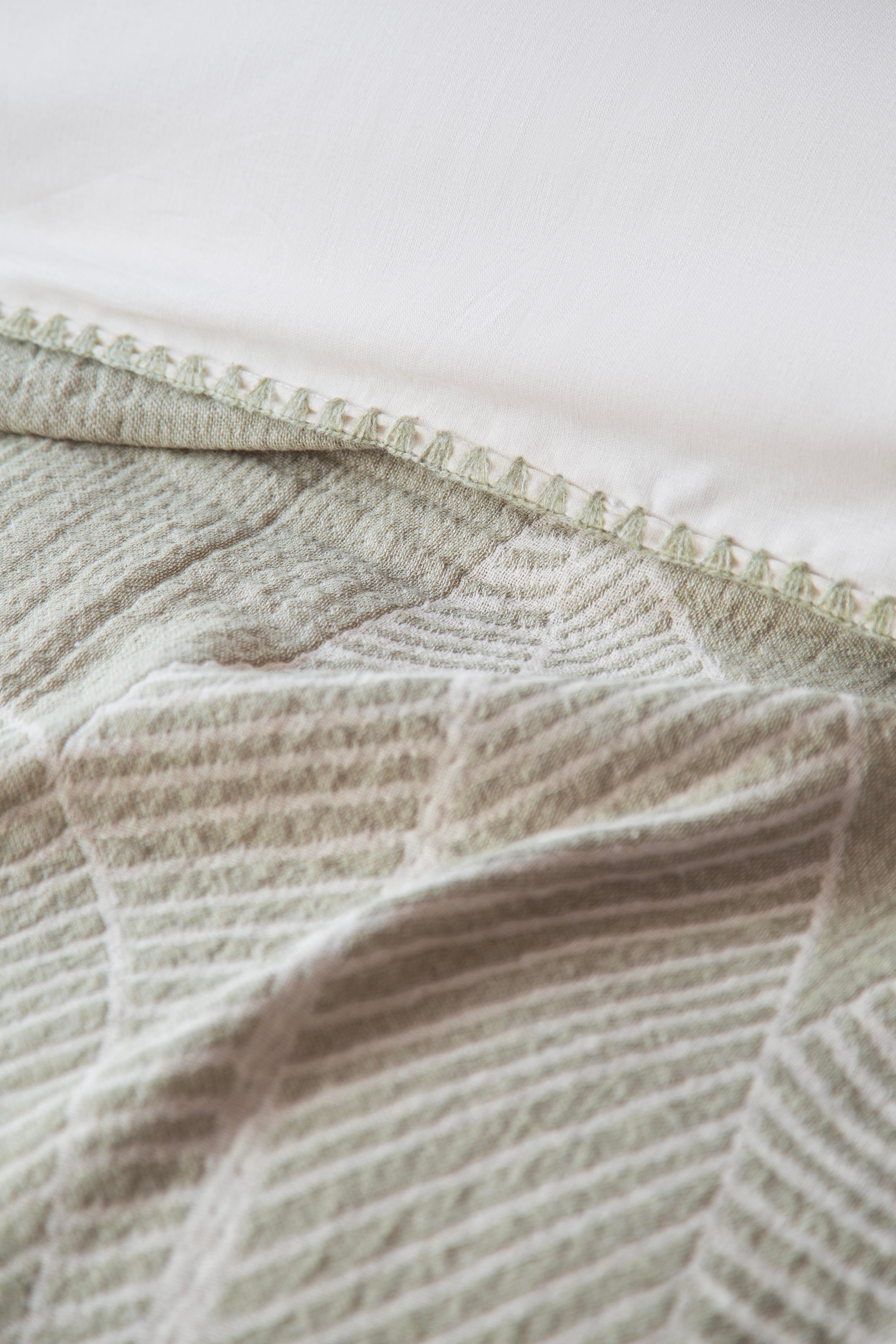 Çift Kişilik Müslin Yatak Örtülü Nevresim Takımı June Adaçayı