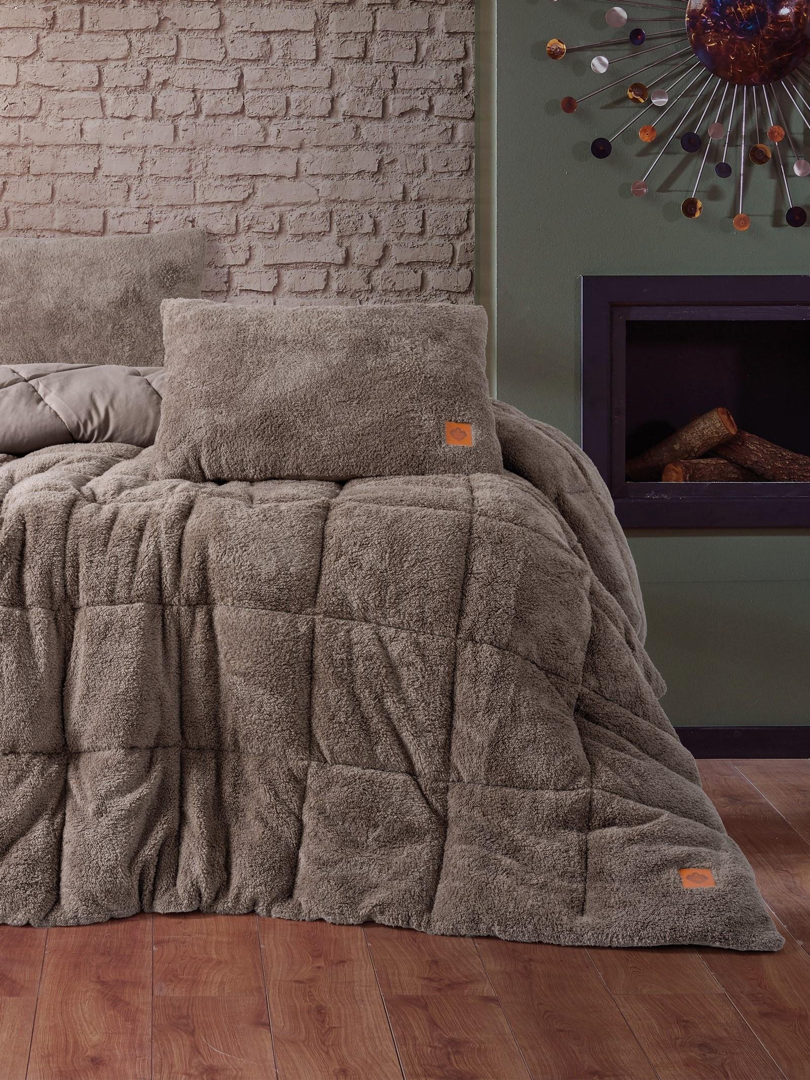 Çift Kişilik Peluş Yorgan Seti Bej